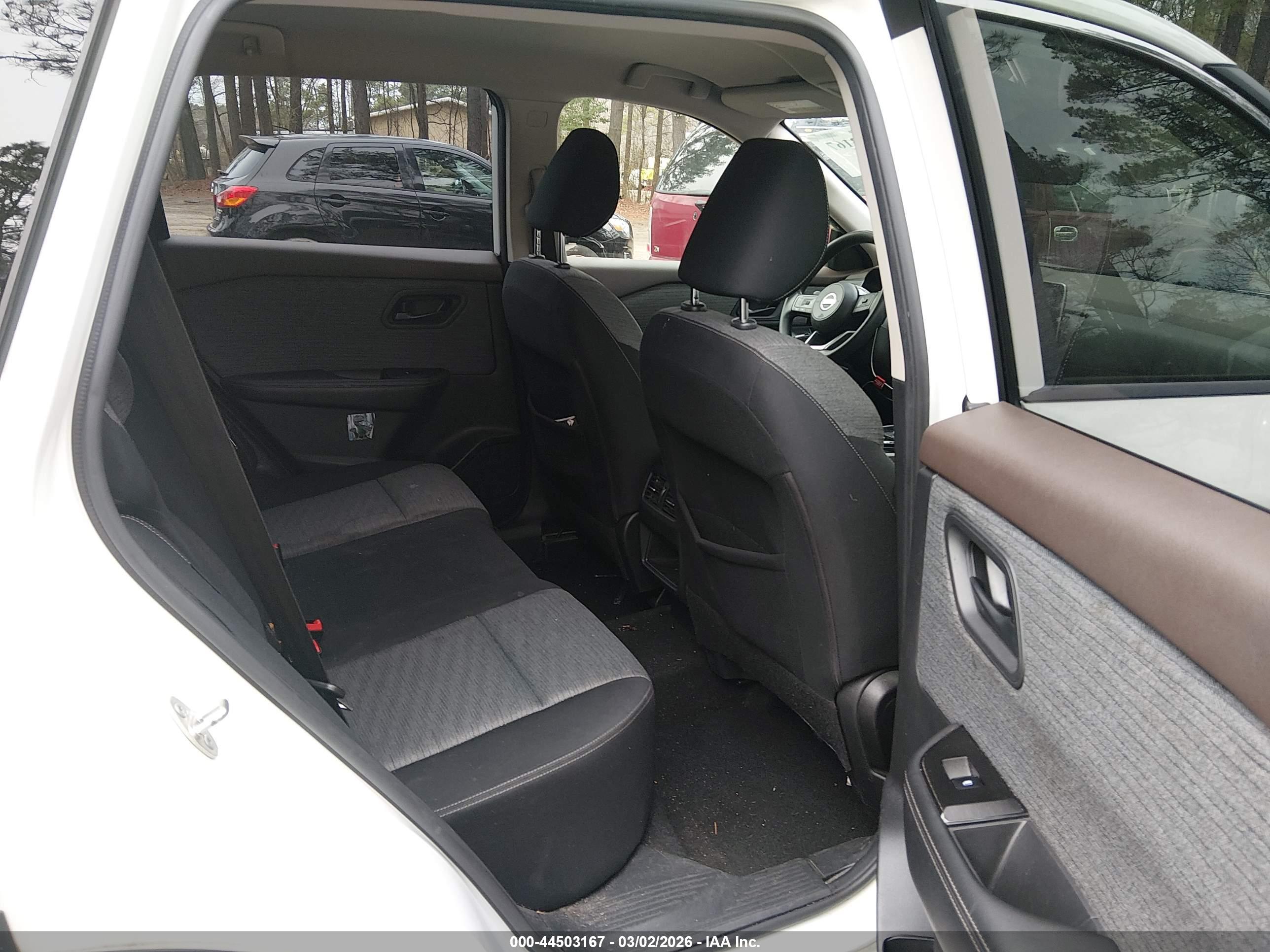 NISSAN ROGUE image 8