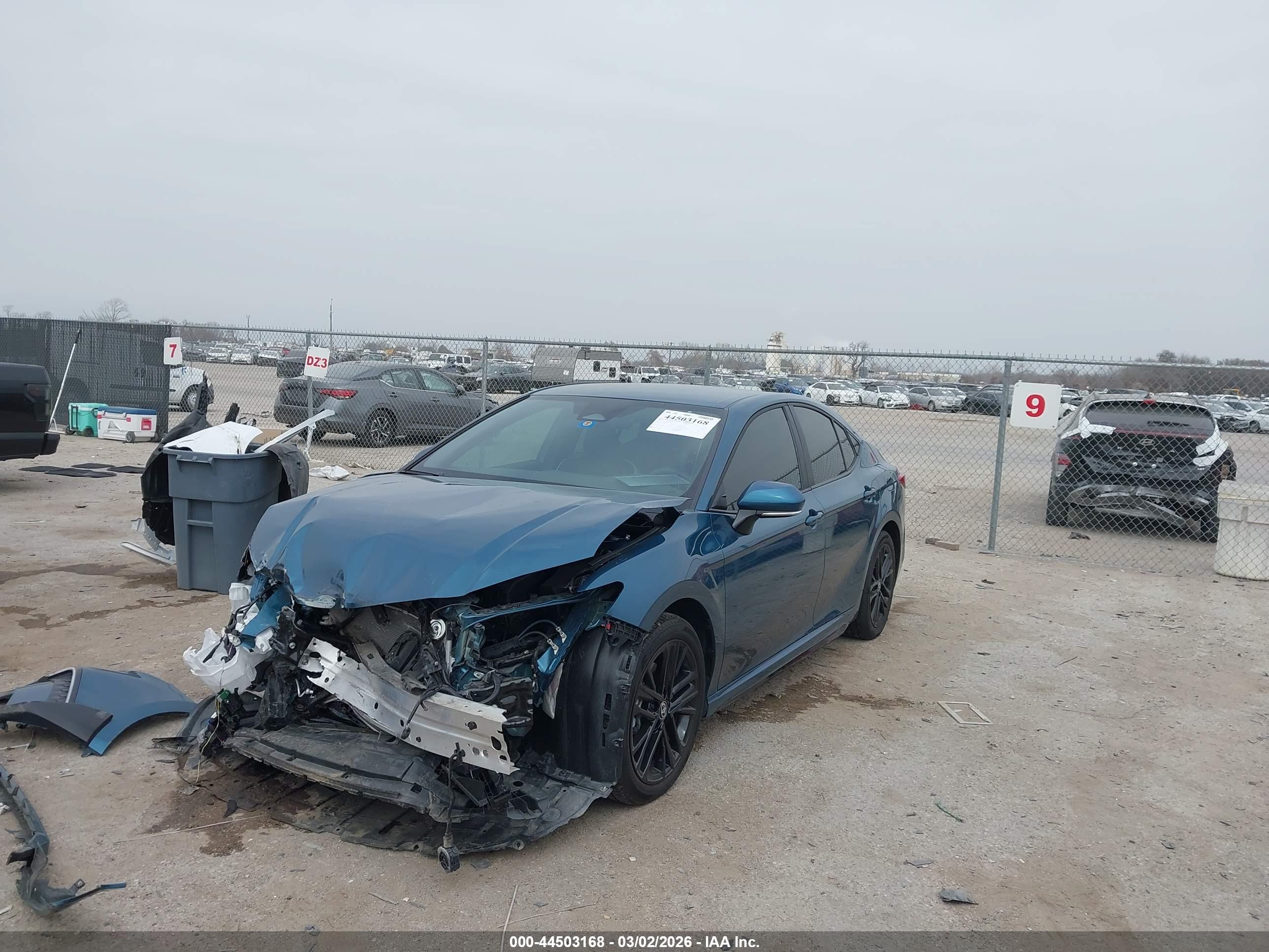 TOYOTA CAMRY image 2