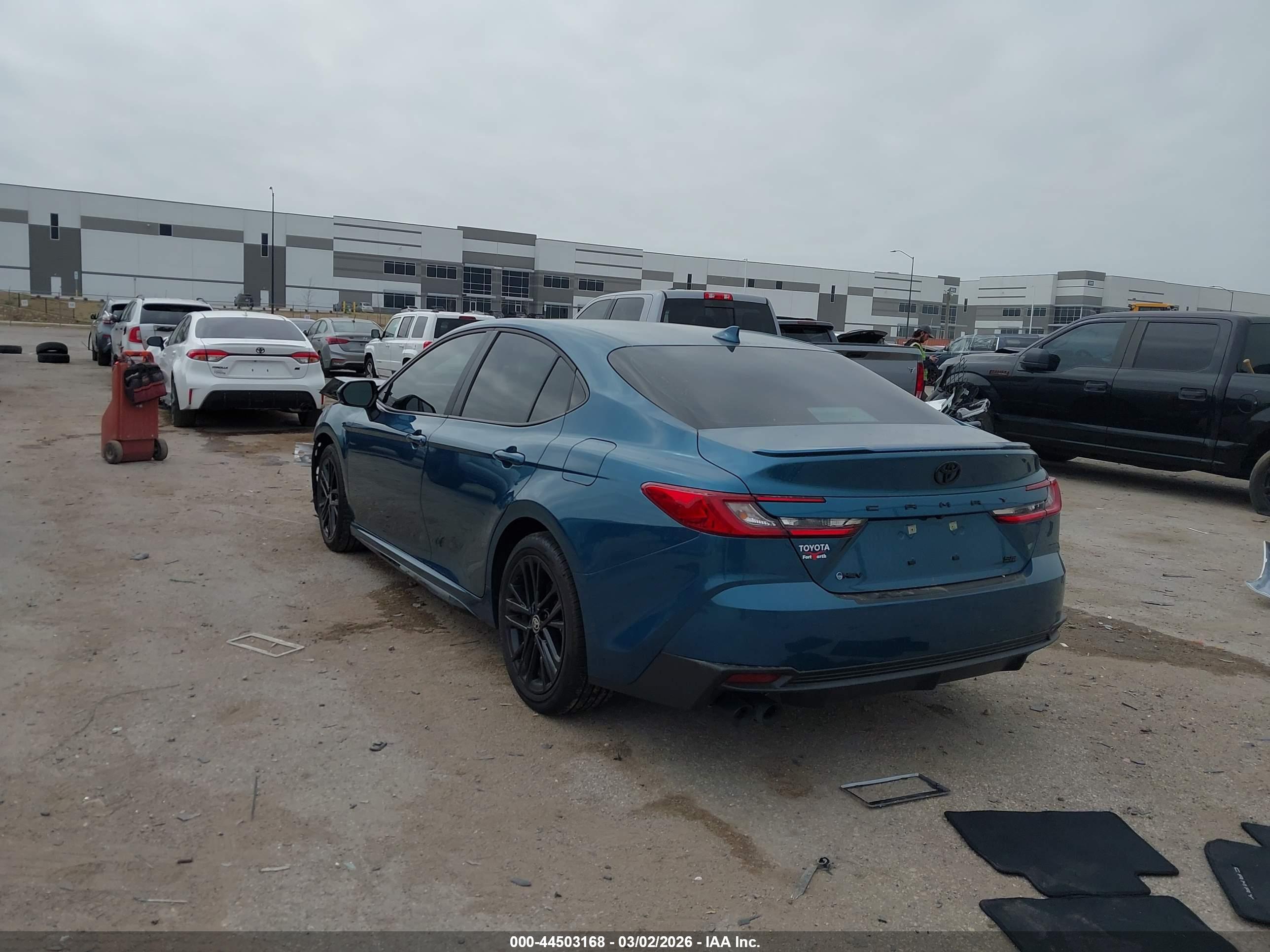 TOYOTA CAMRY image 3