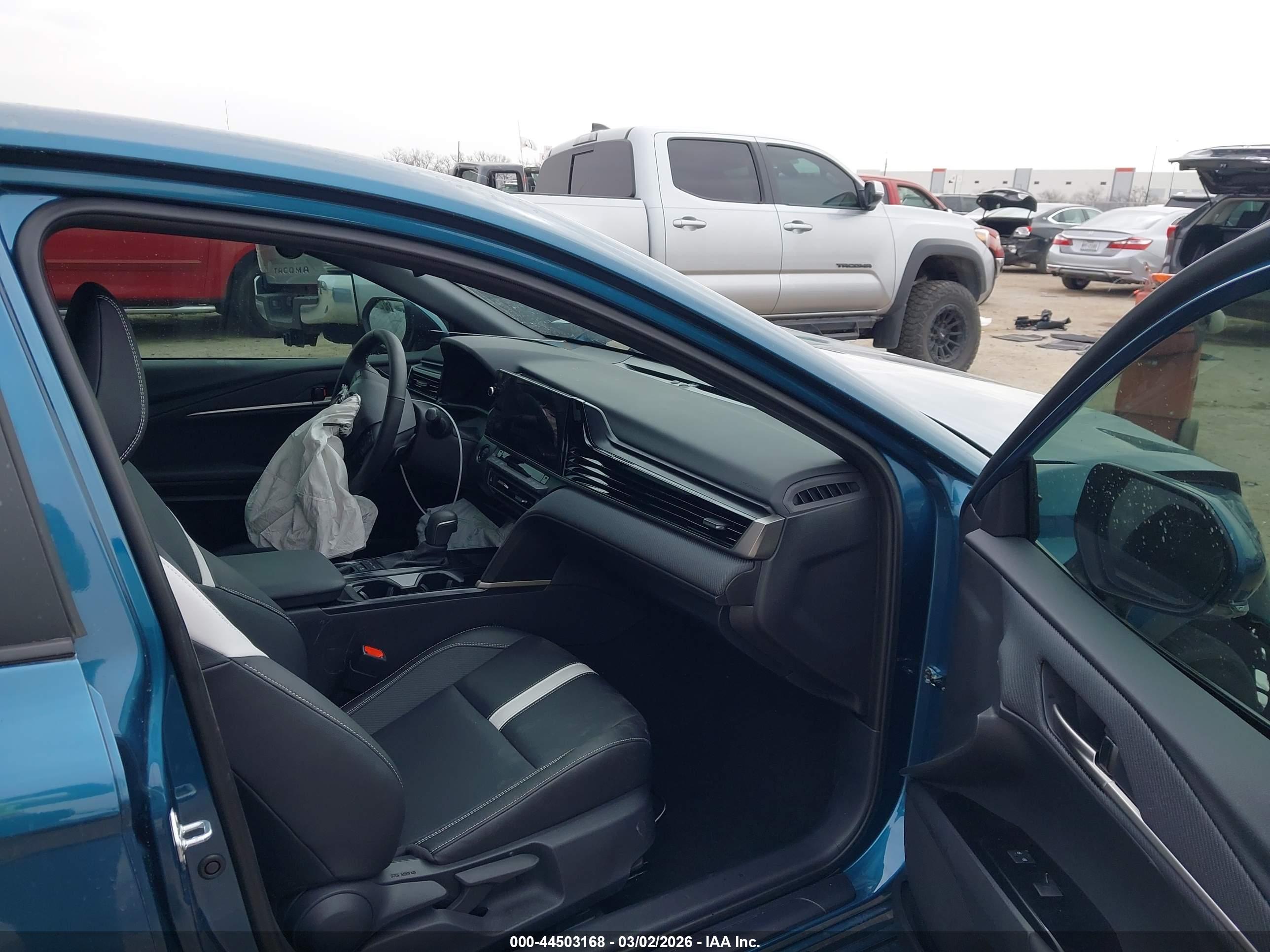 TOYOTA CAMRY image 5