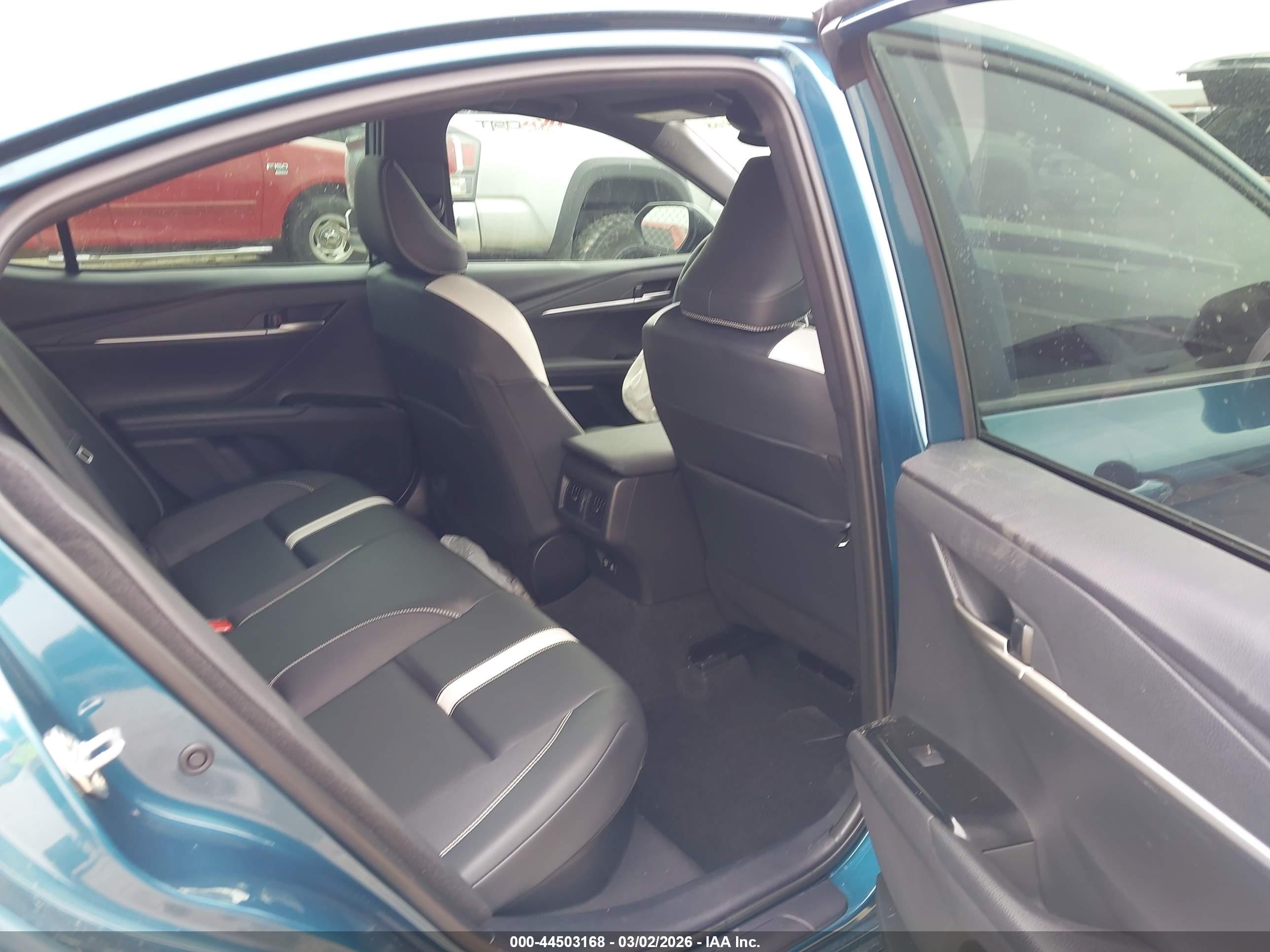 TOYOTA CAMRY image 8