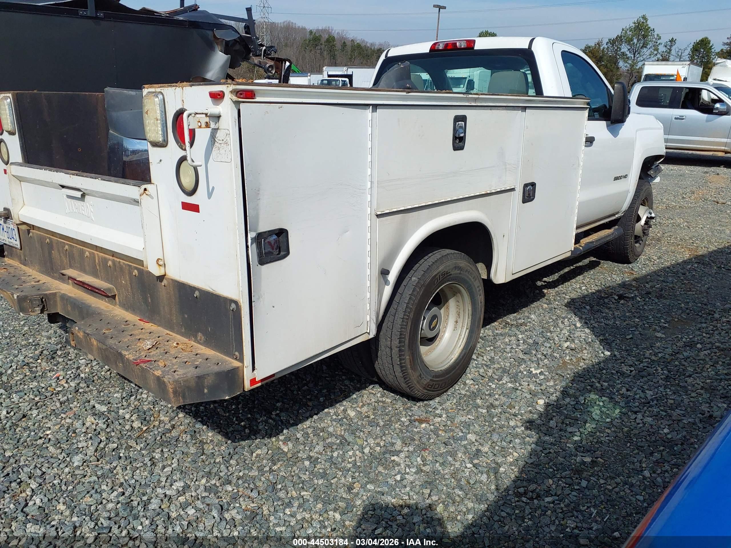 CHEVROLET SILVERADO image 4
