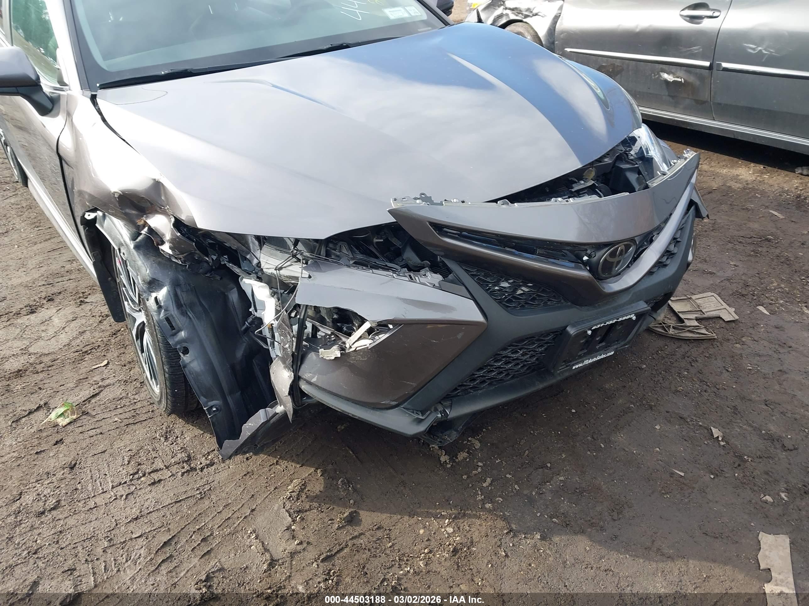 TOYOTA CAMRY image 6