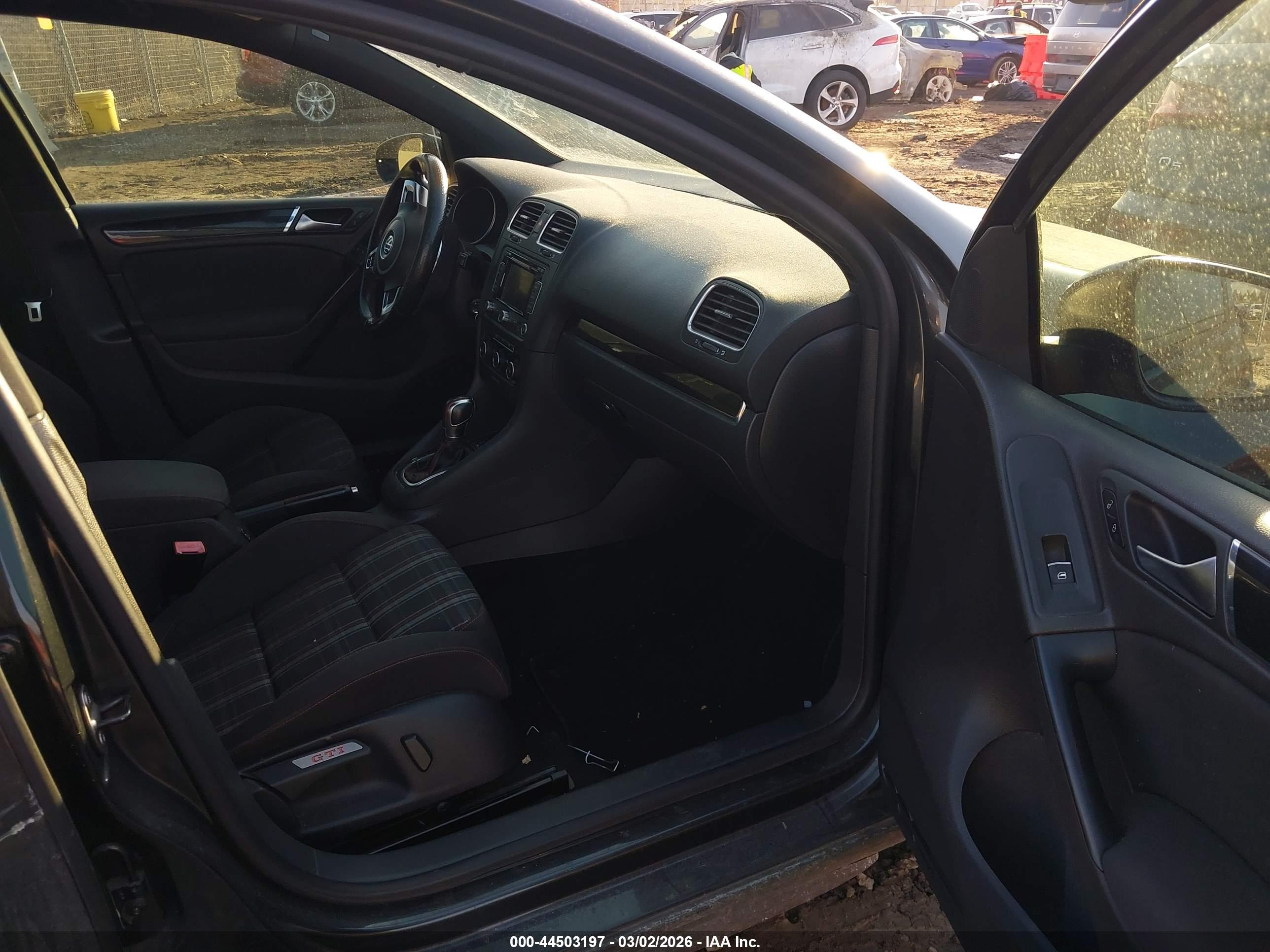 VOLKSWAGEN GTI image 5