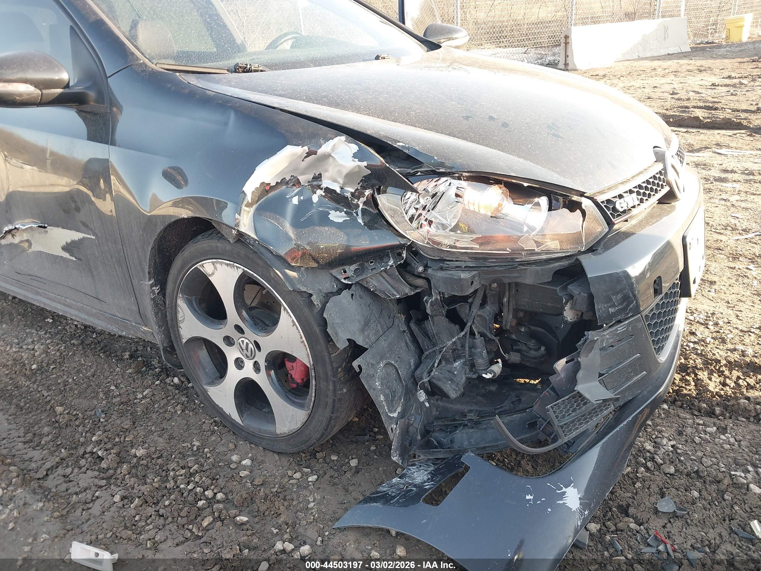 VOLKSWAGEN GTI image 6