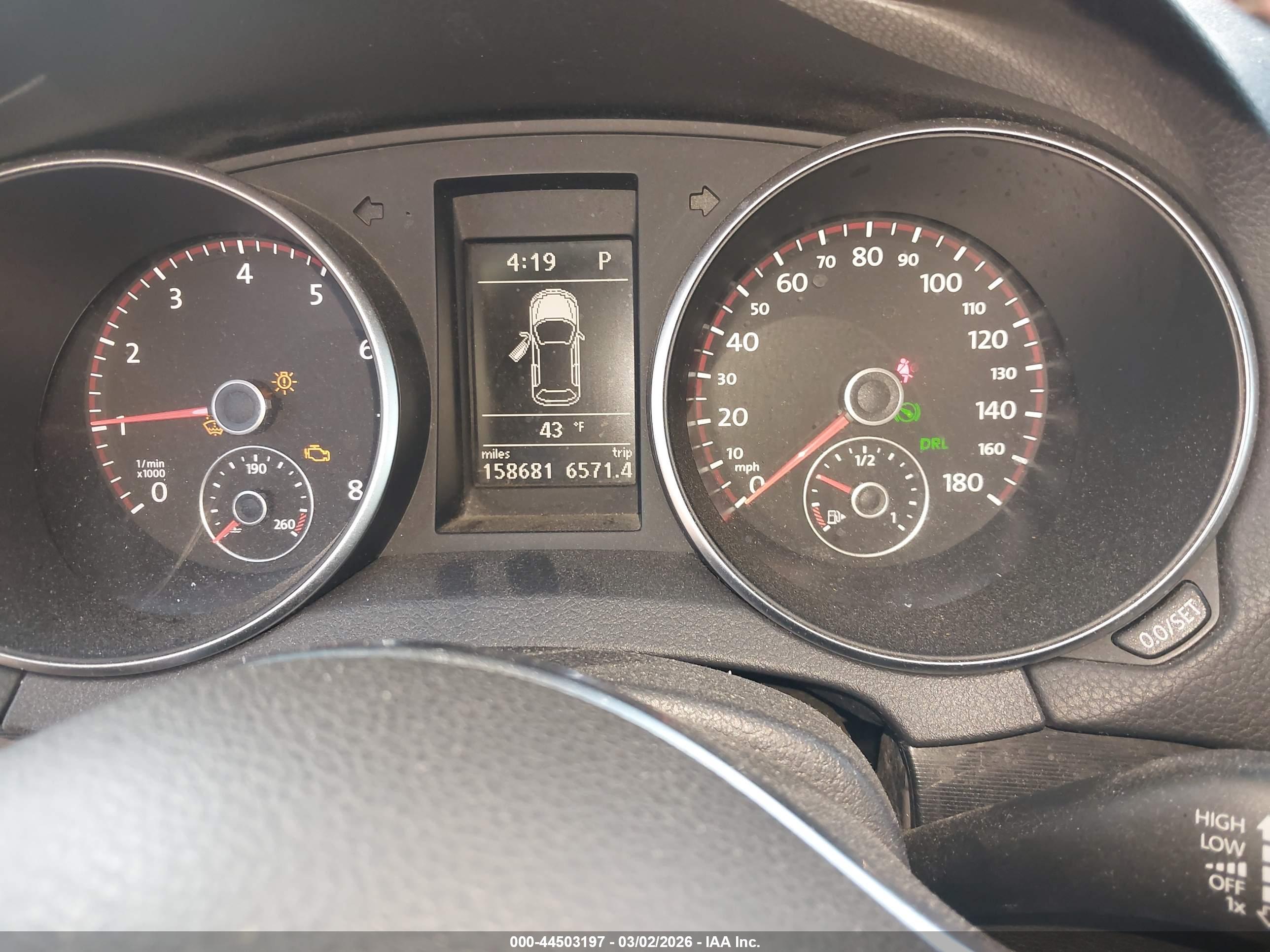 VOLKSWAGEN GTI image 7