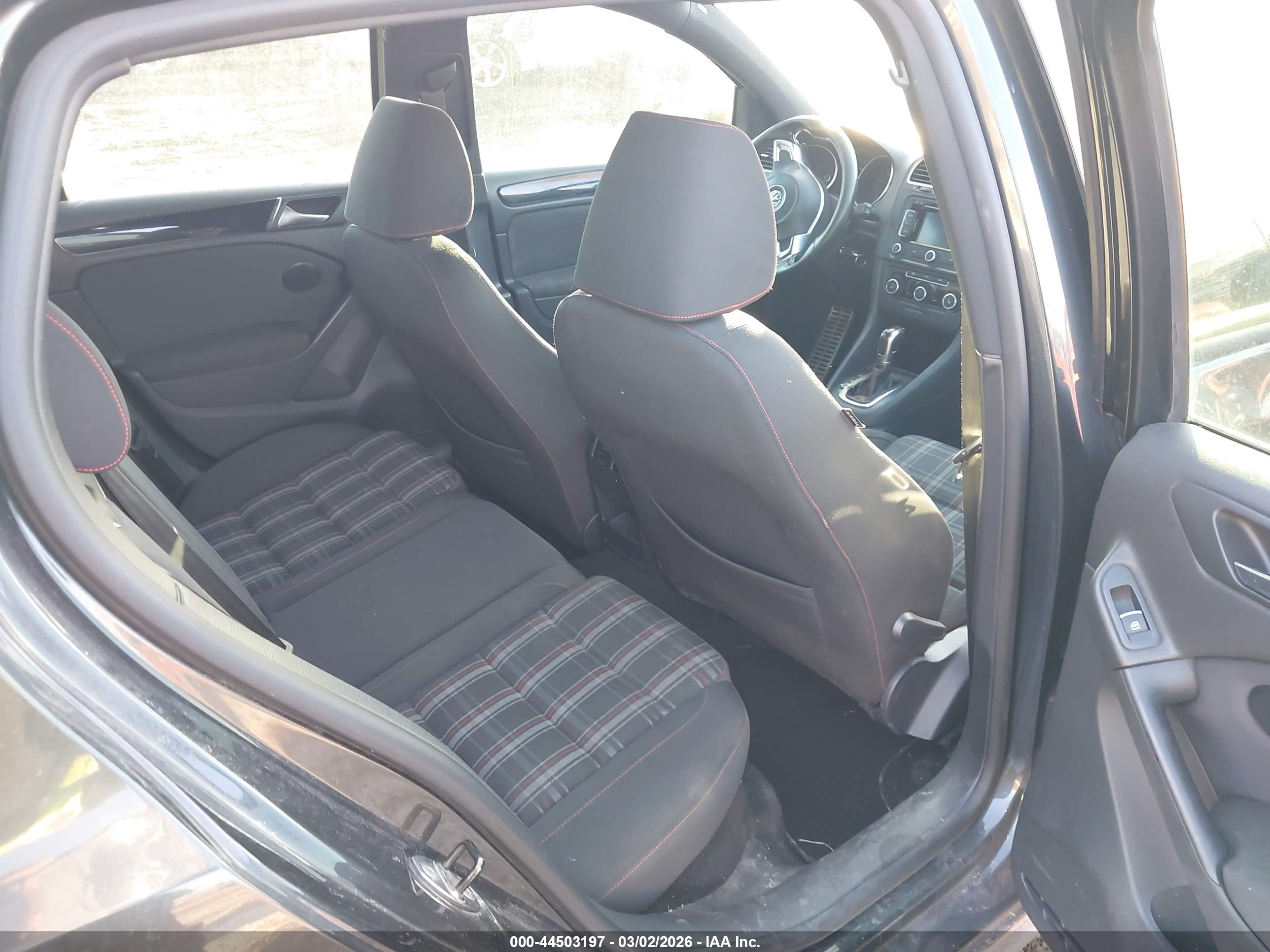 VOLKSWAGEN GTI image 8