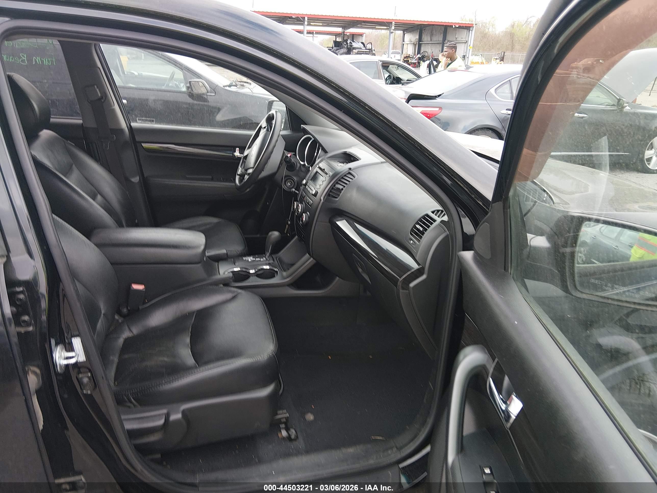KIA SORENTO image 5