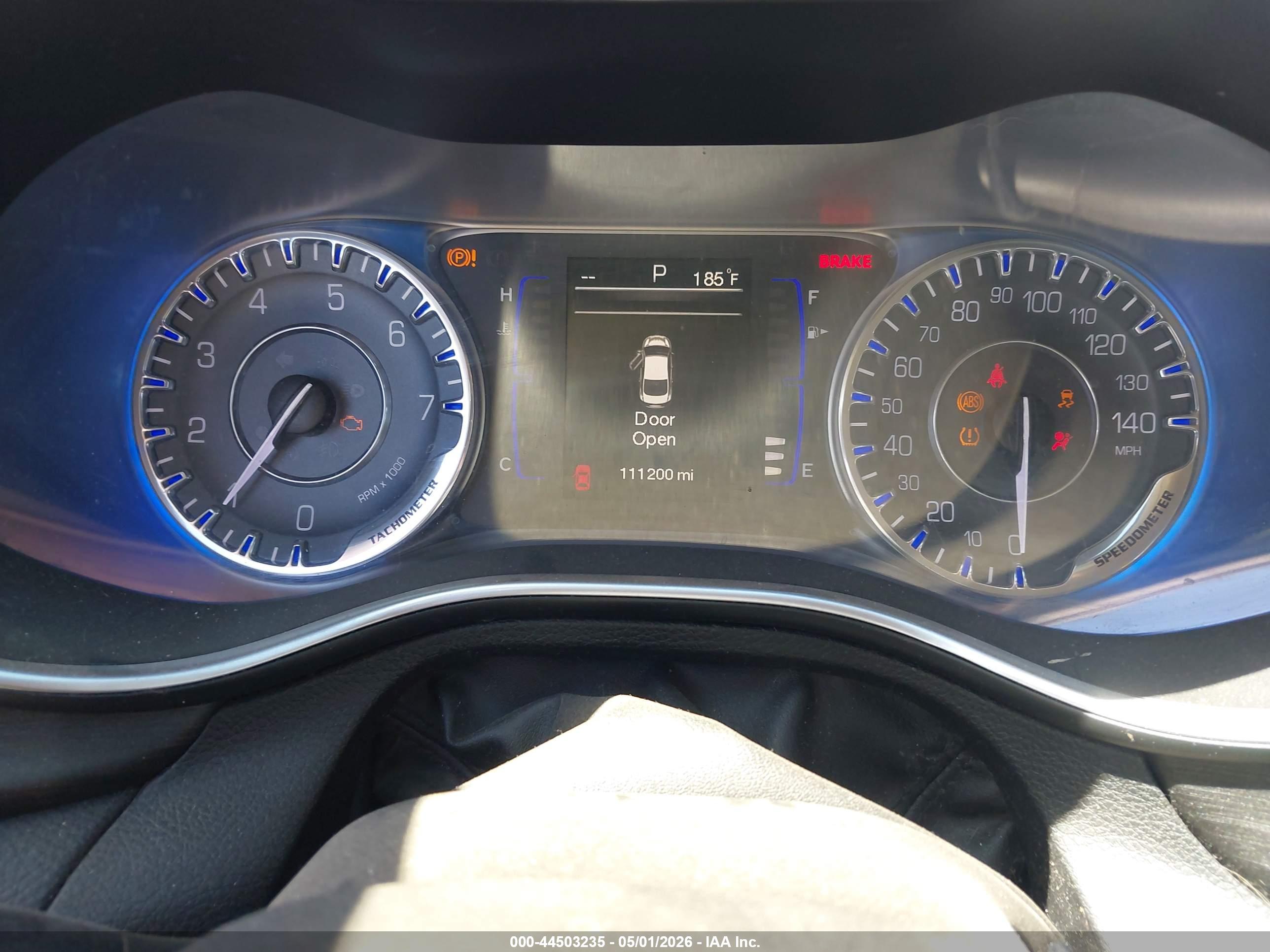 CHRYSLER 200 image 7