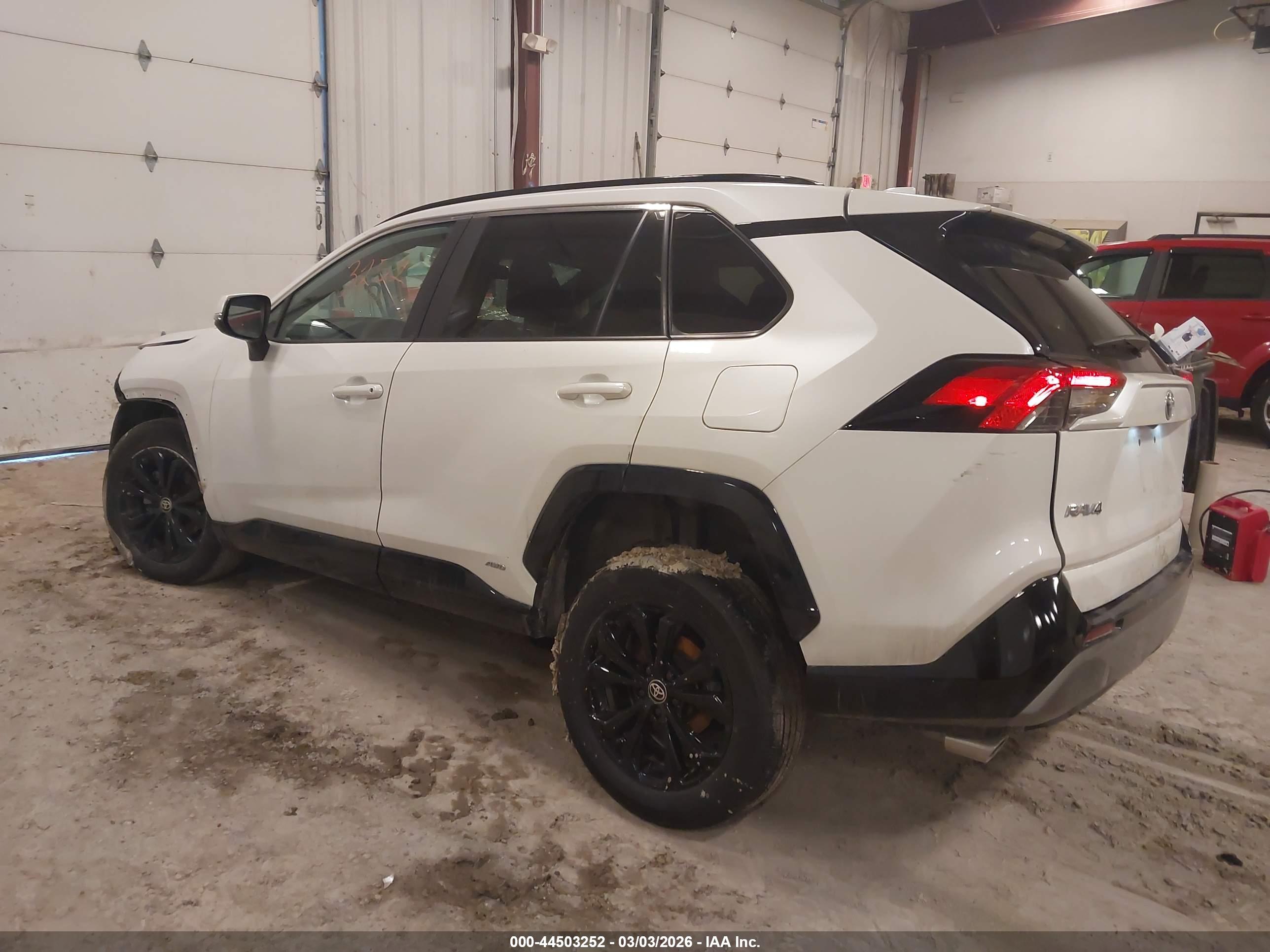 TOYOTA RAV4 image 3