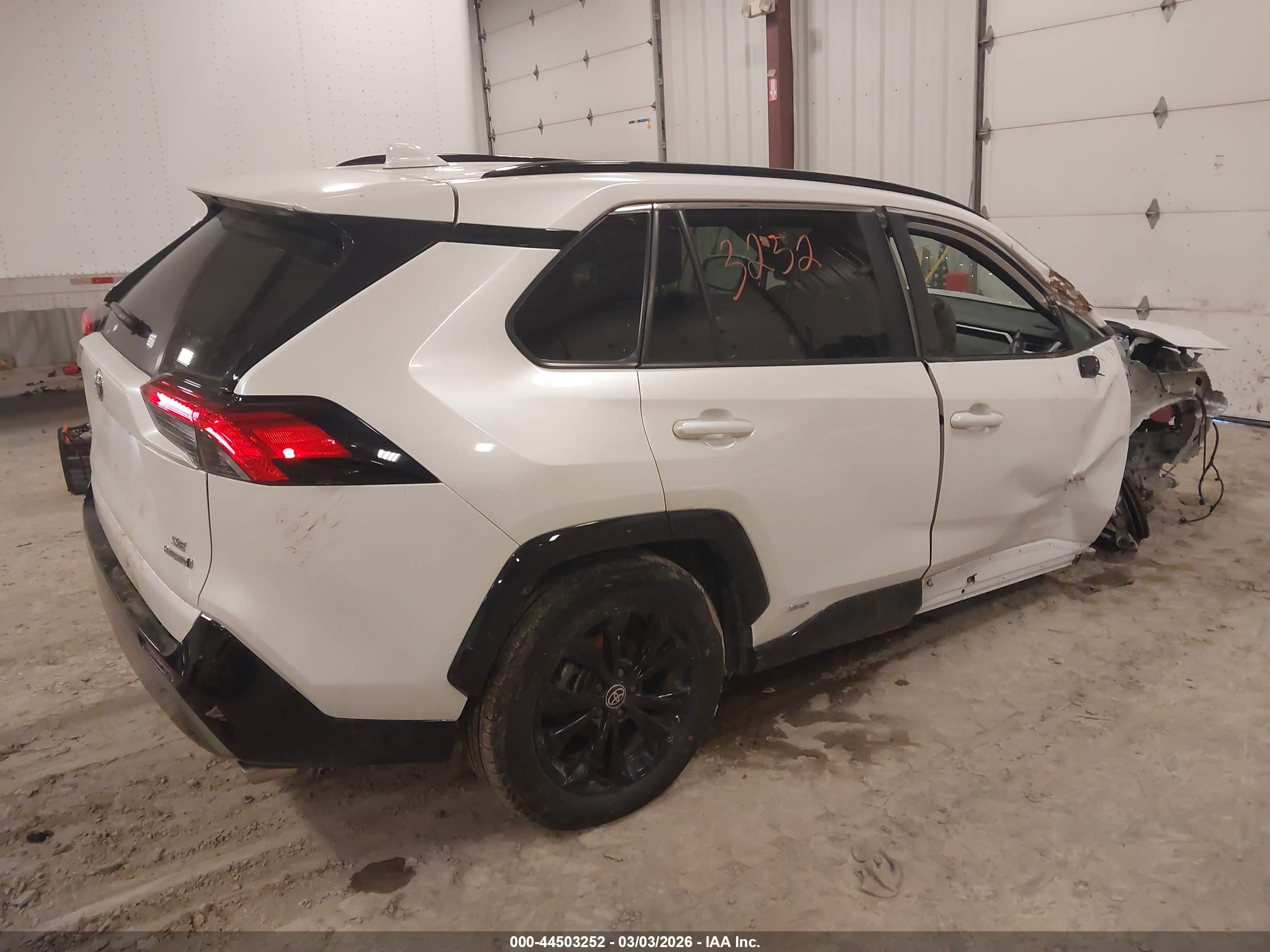 TOYOTA RAV4 image 4