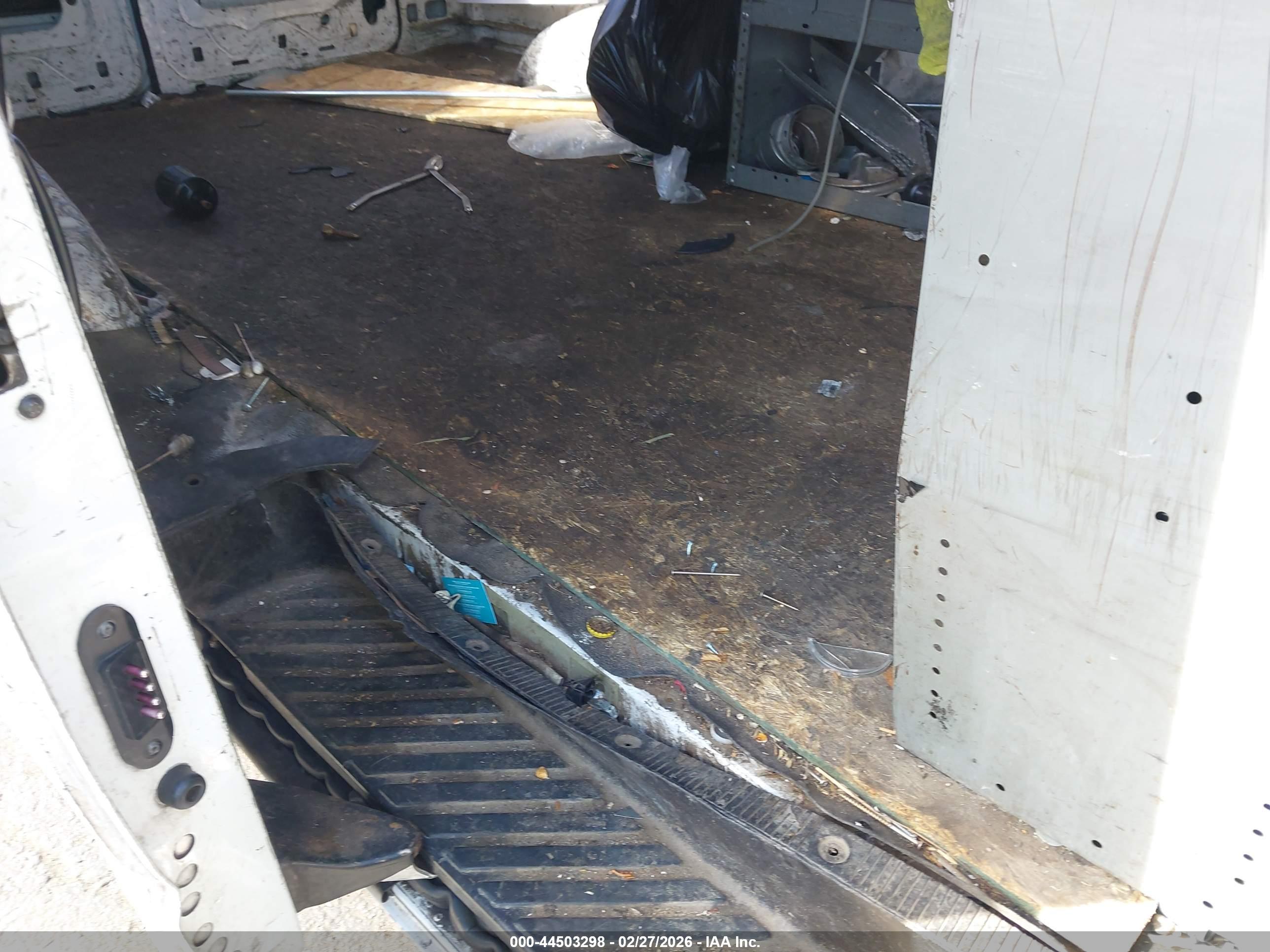 FORD E-150 image 8