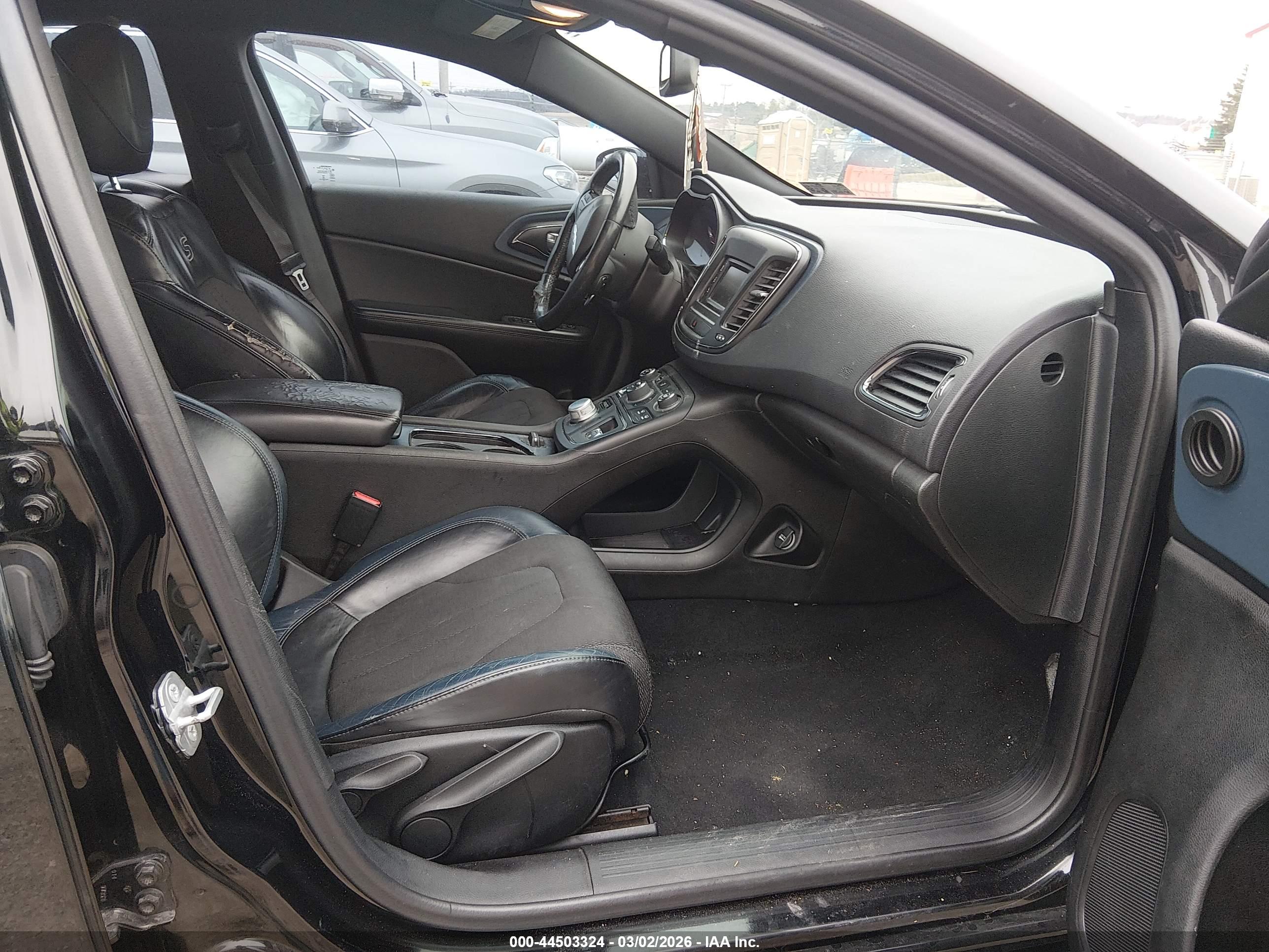 CHRYSLER 200 image 5