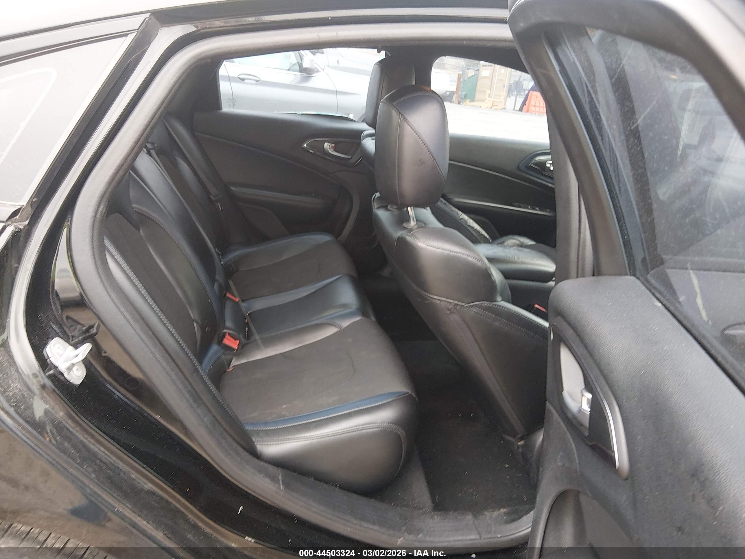 CHRYSLER 200 image 8