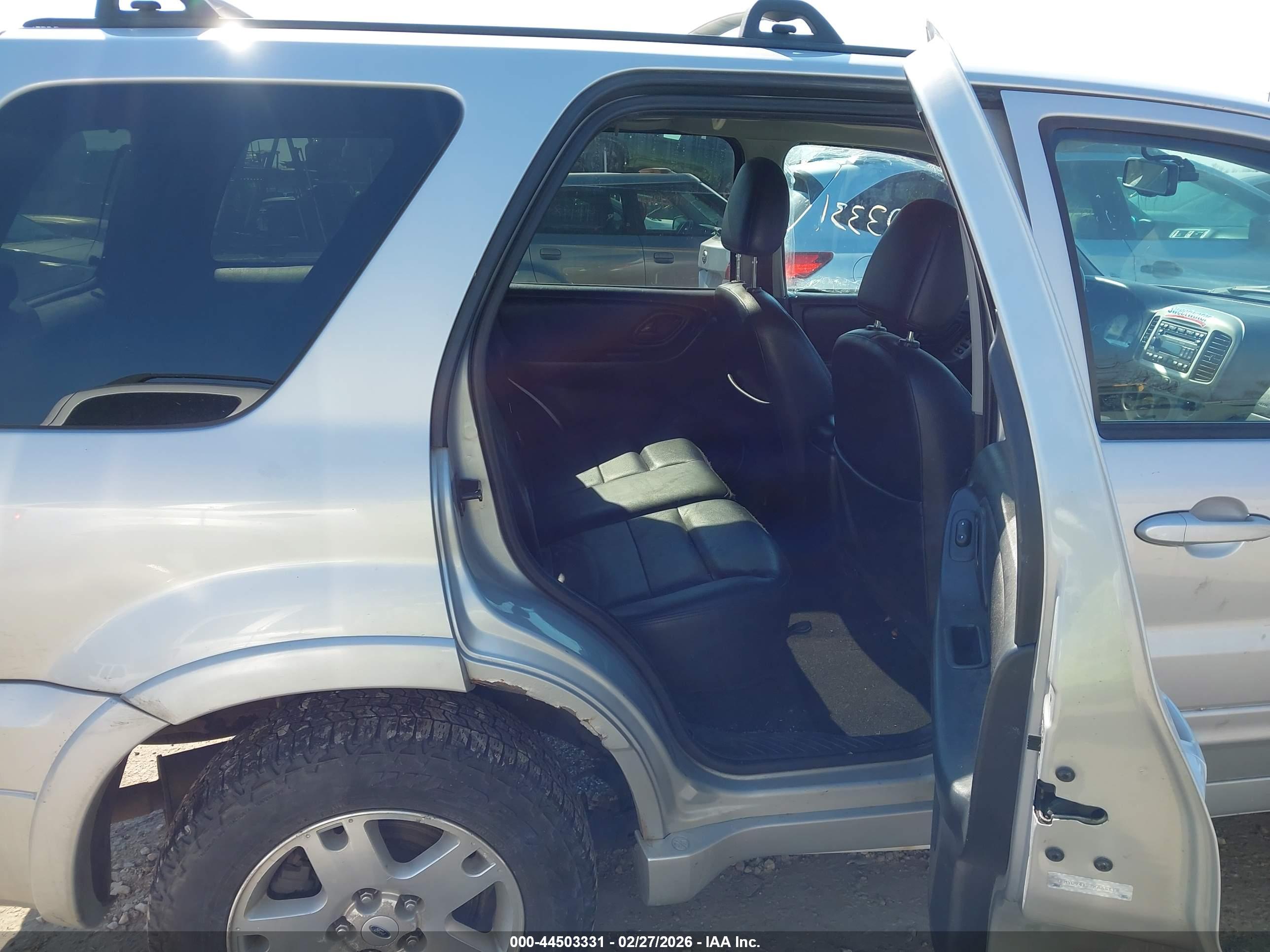 FORD ESCAPE image 8