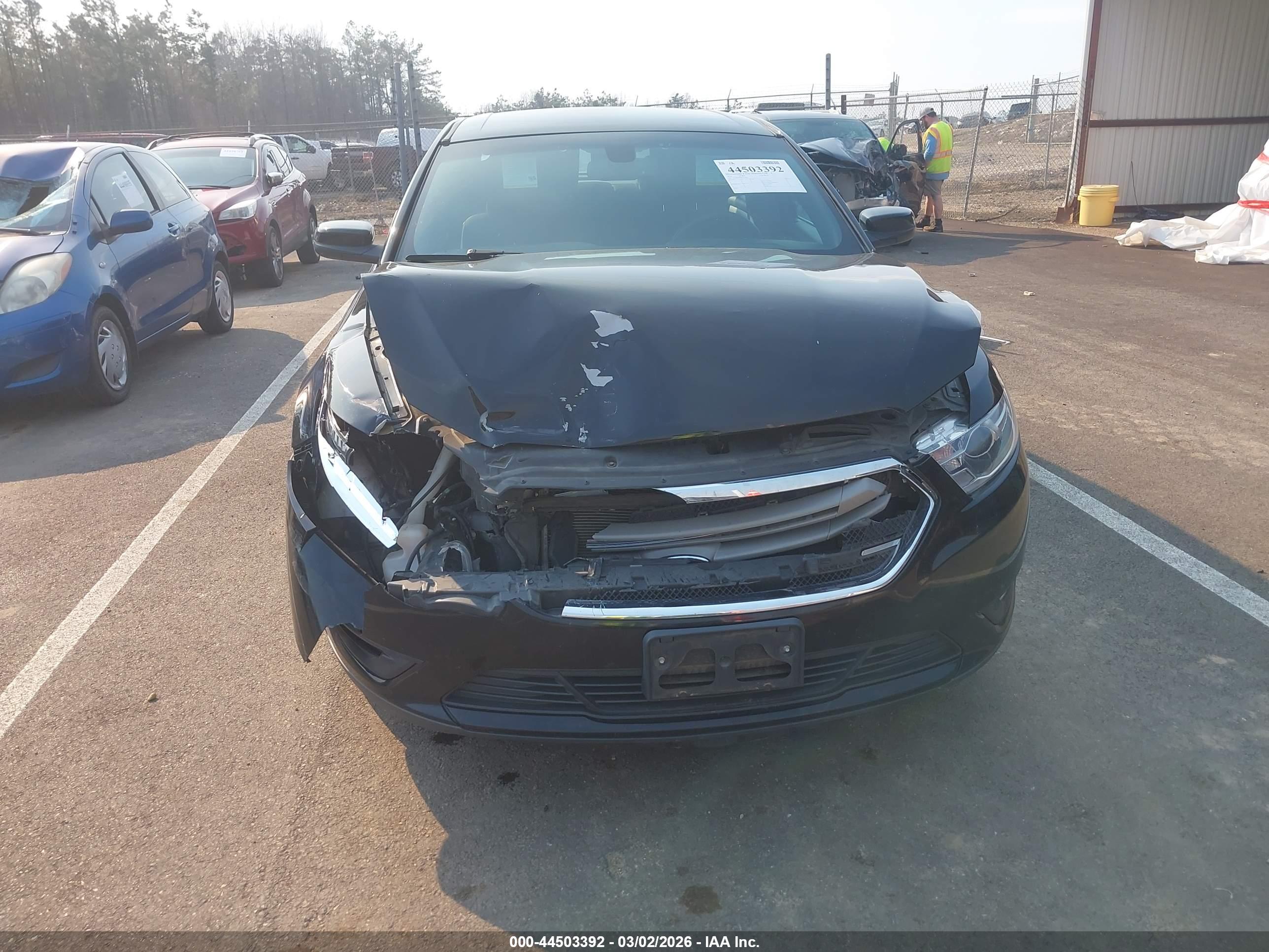 FORD TAURUS image 6