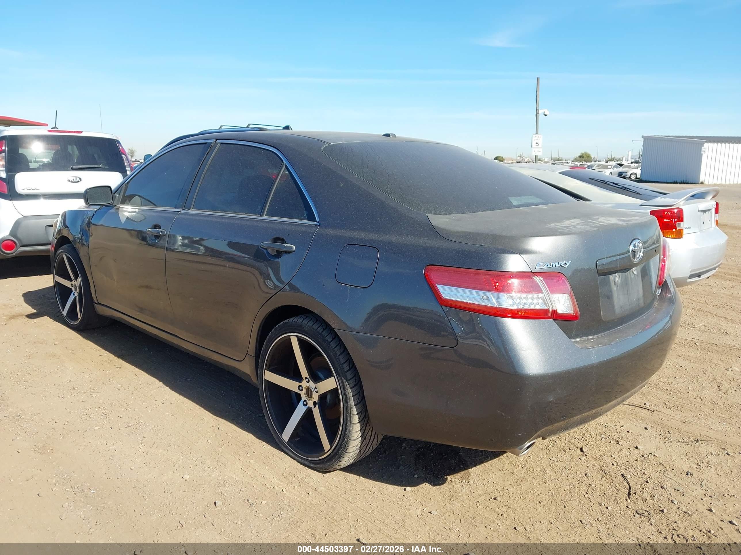 TOYOTA CAMRY image 3