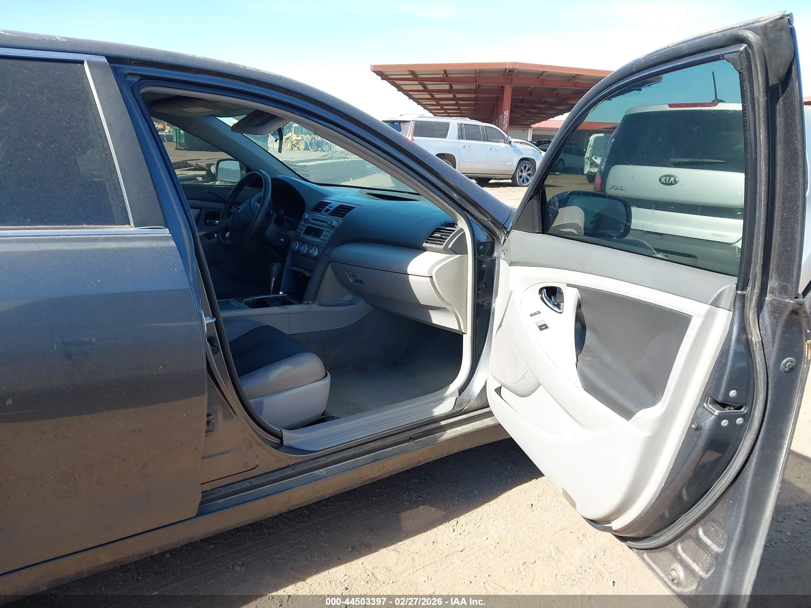 TOYOTA CAMRY image 5