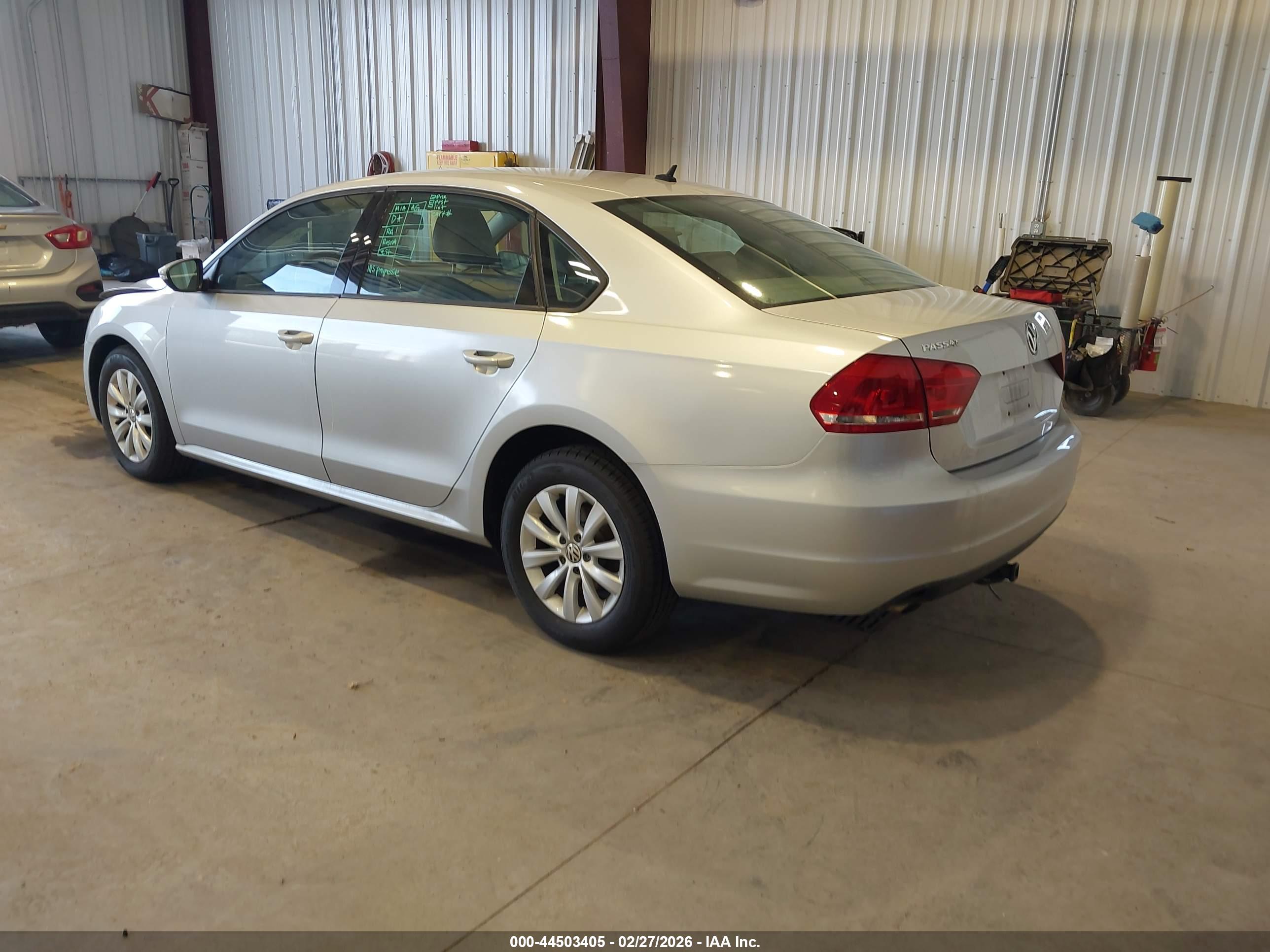 VOLKSWAGEN PASSAT image 3