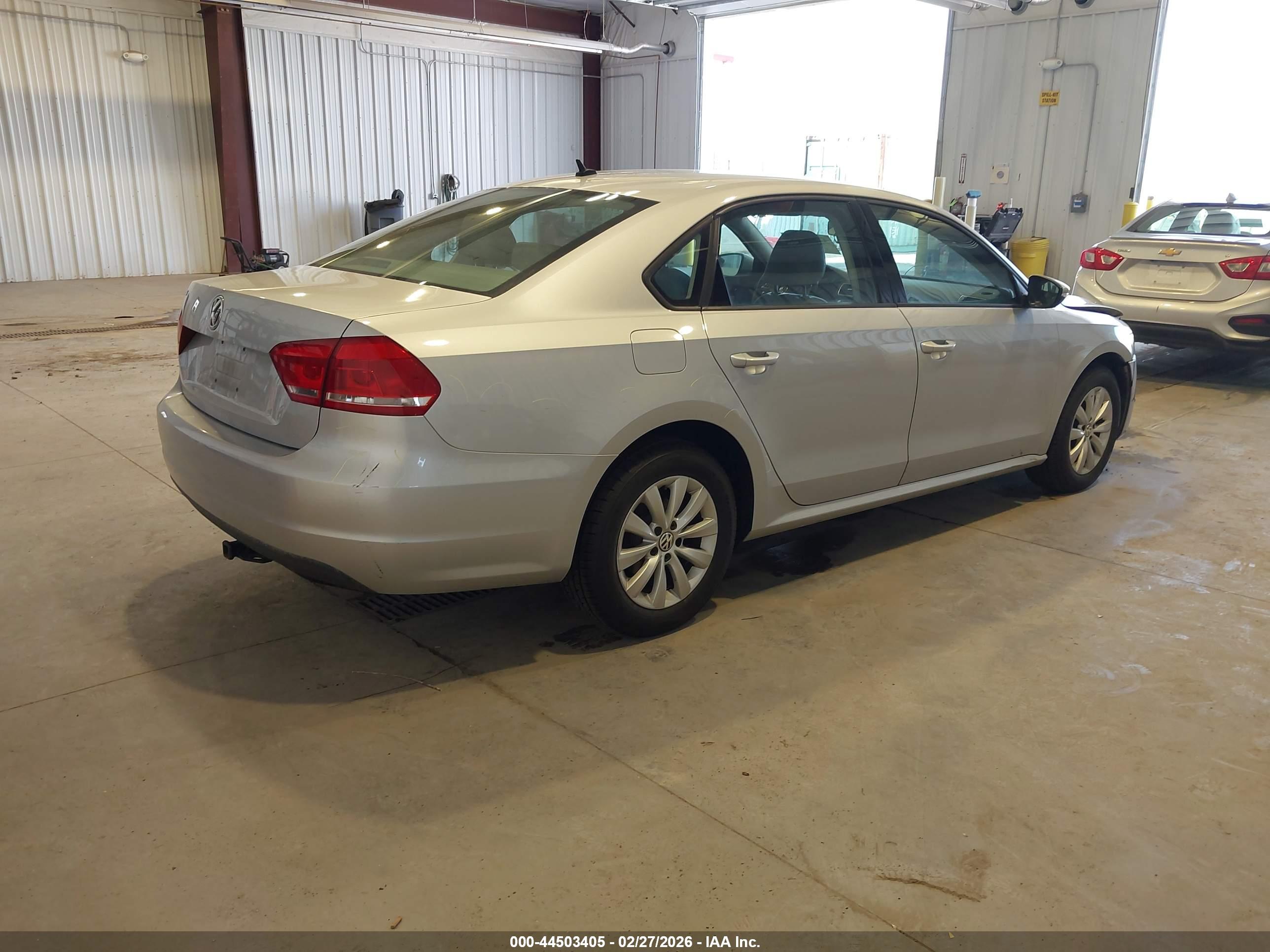 VOLKSWAGEN PASSAT image 4