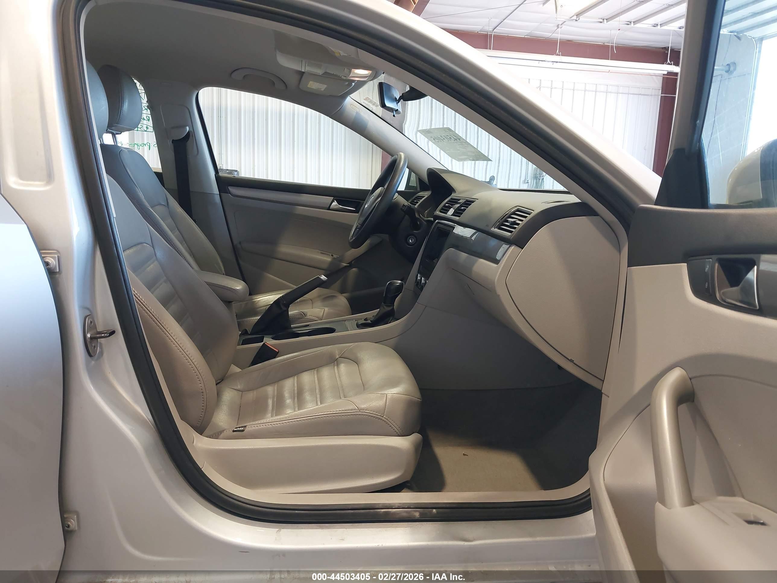VOLKSWAGEN PASSAT image 5