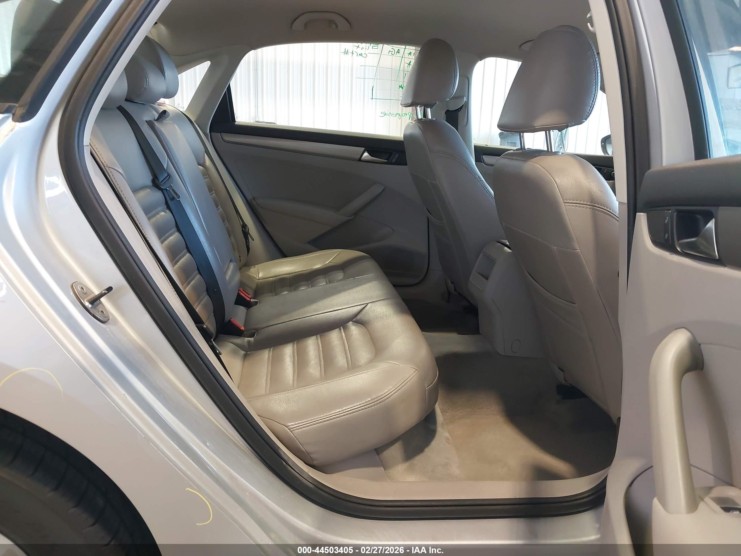 VOLKSWAGEN PASSAT image 8