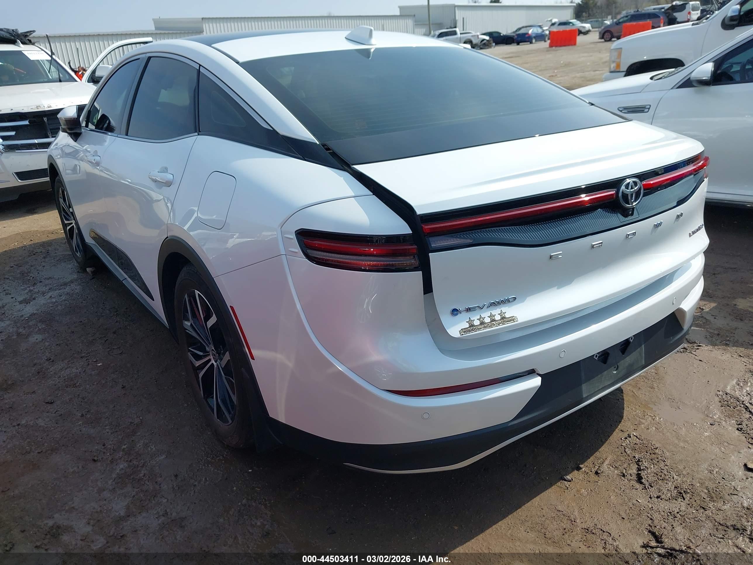 TOYOTA CROWN image 3