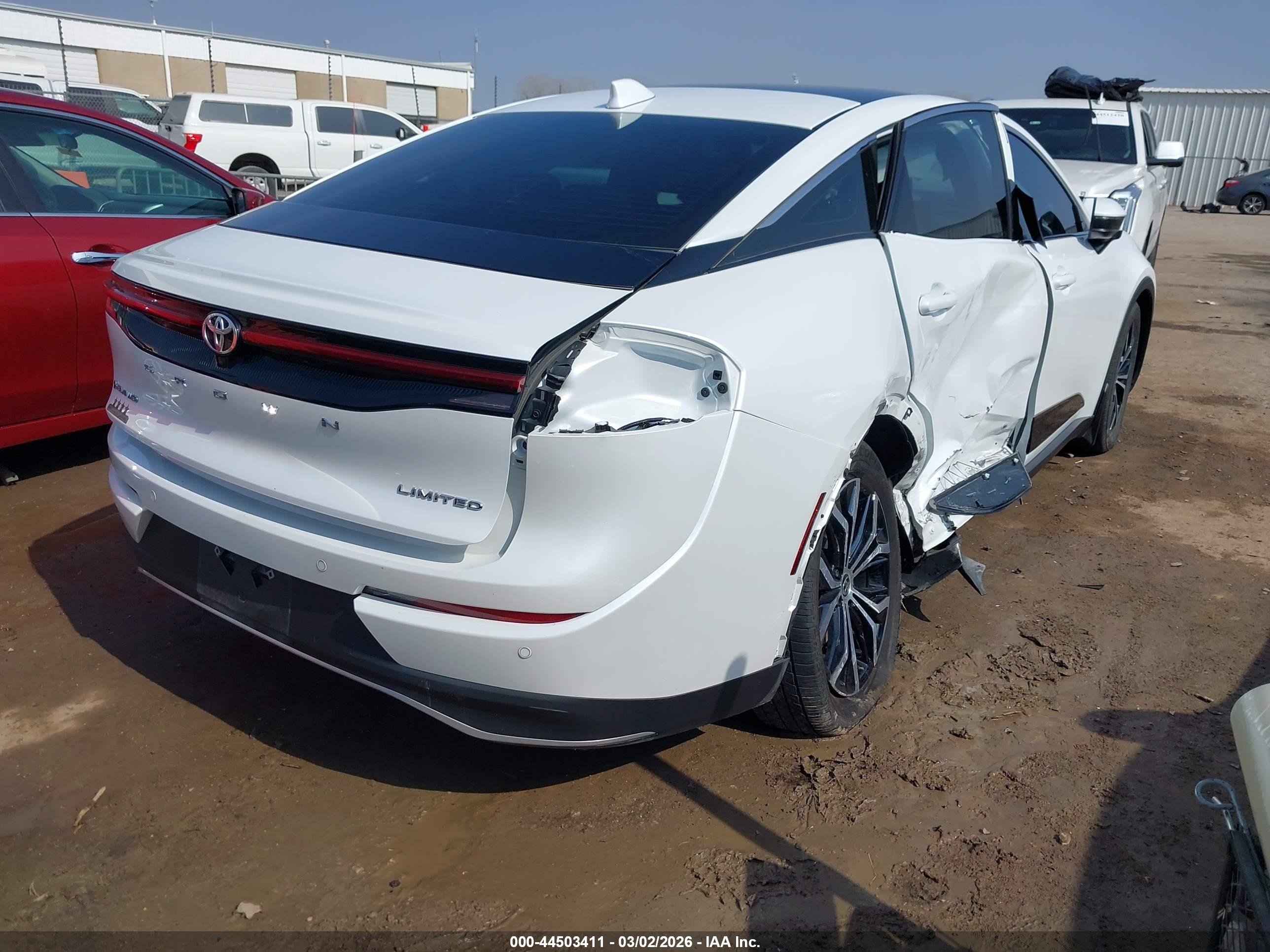 TOYOTA CROWN image 4