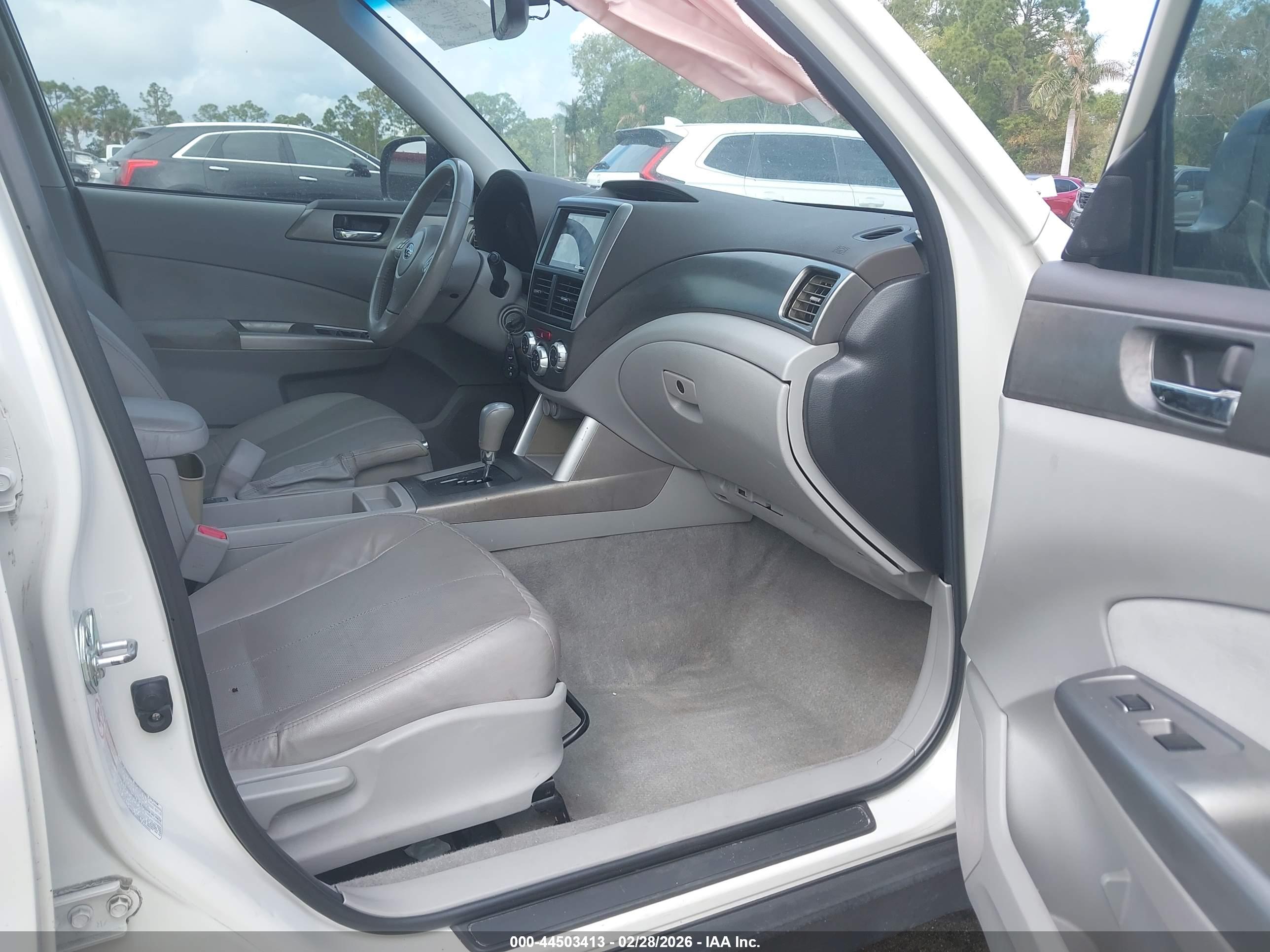 SUBARU FORESTER image 5