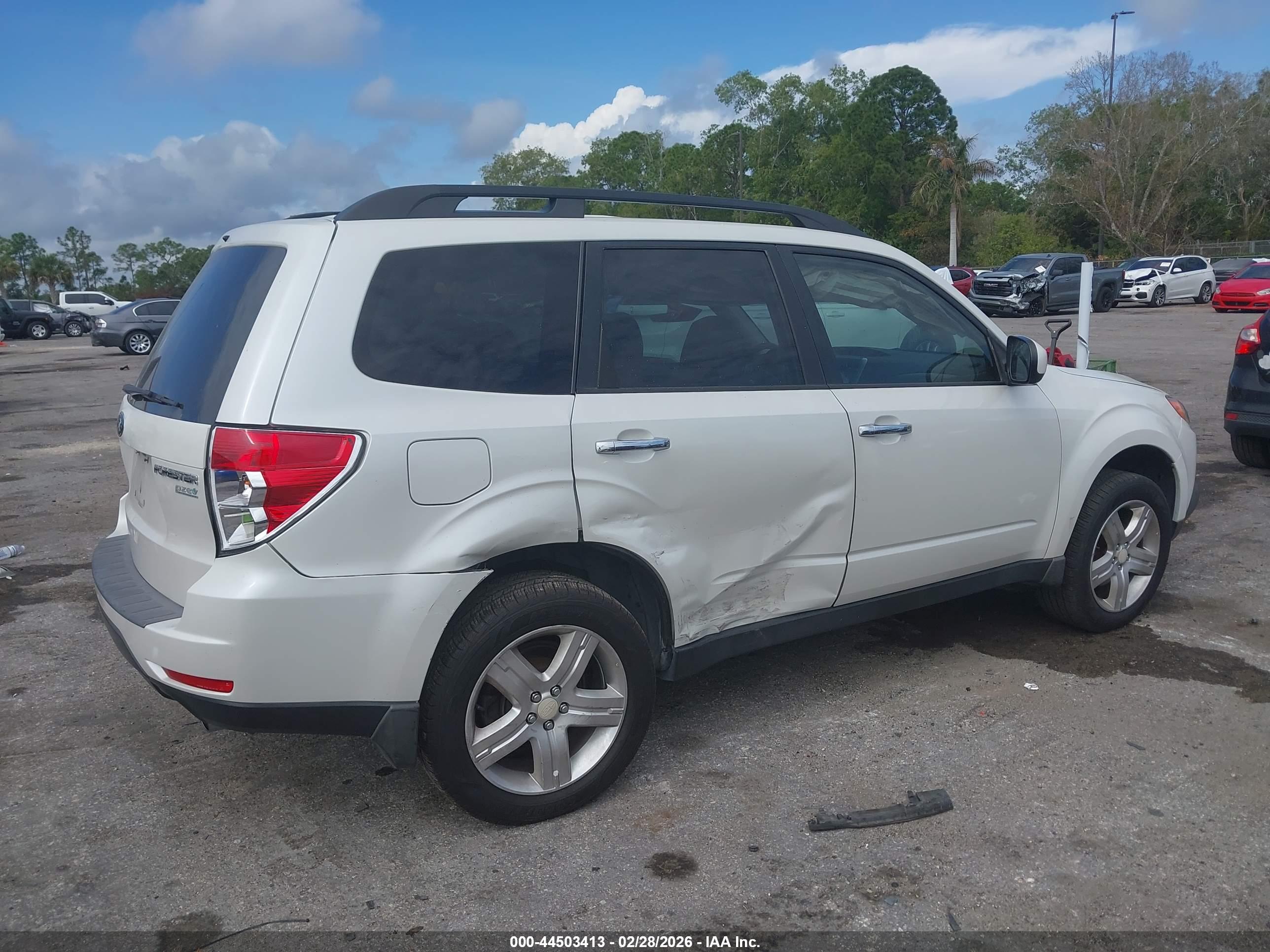SUBARU FORESTER image 6