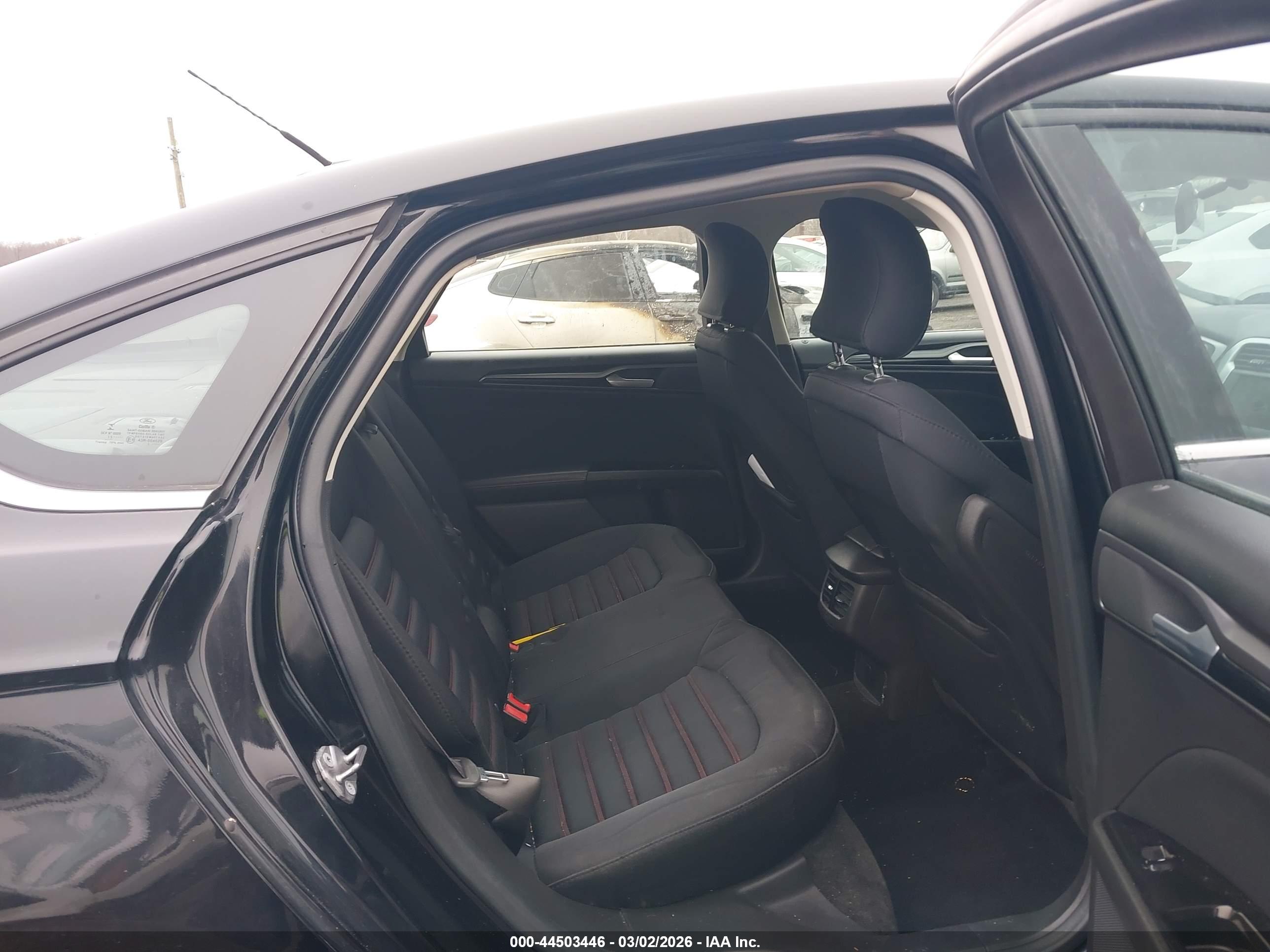 FORD FUSION image 8