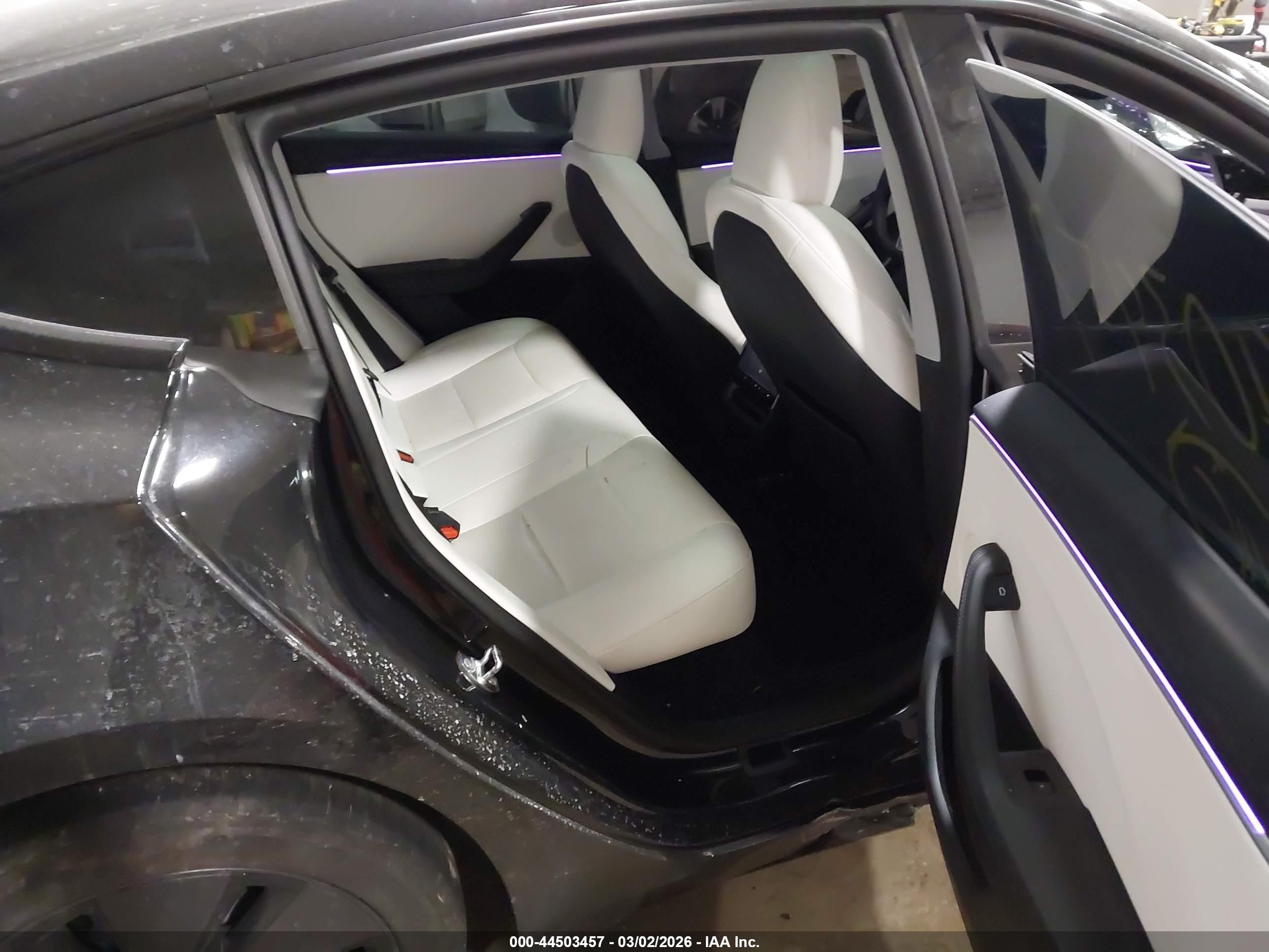 TESLA MODEL image 8