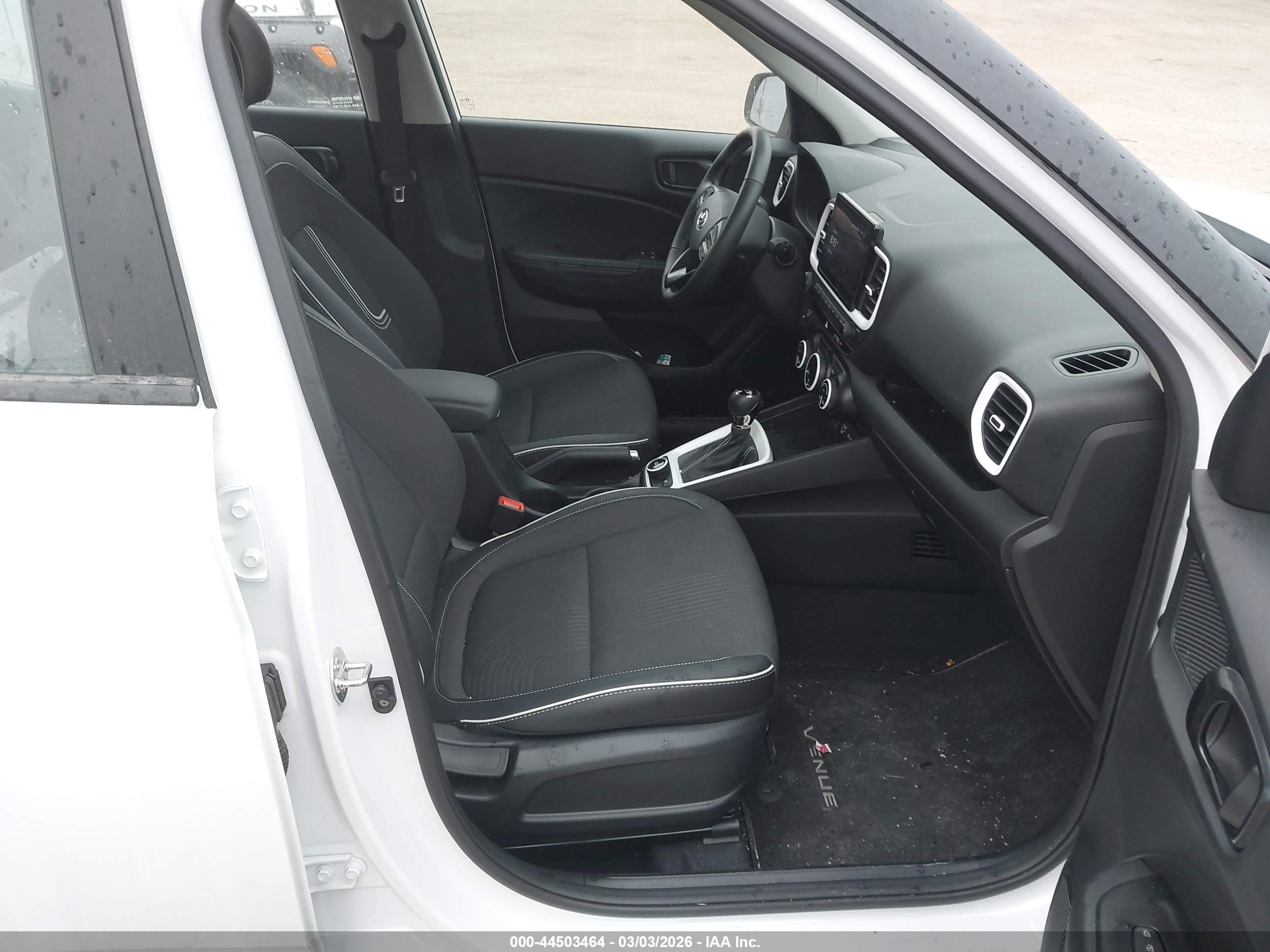 HYUNDAI VENUE image 5