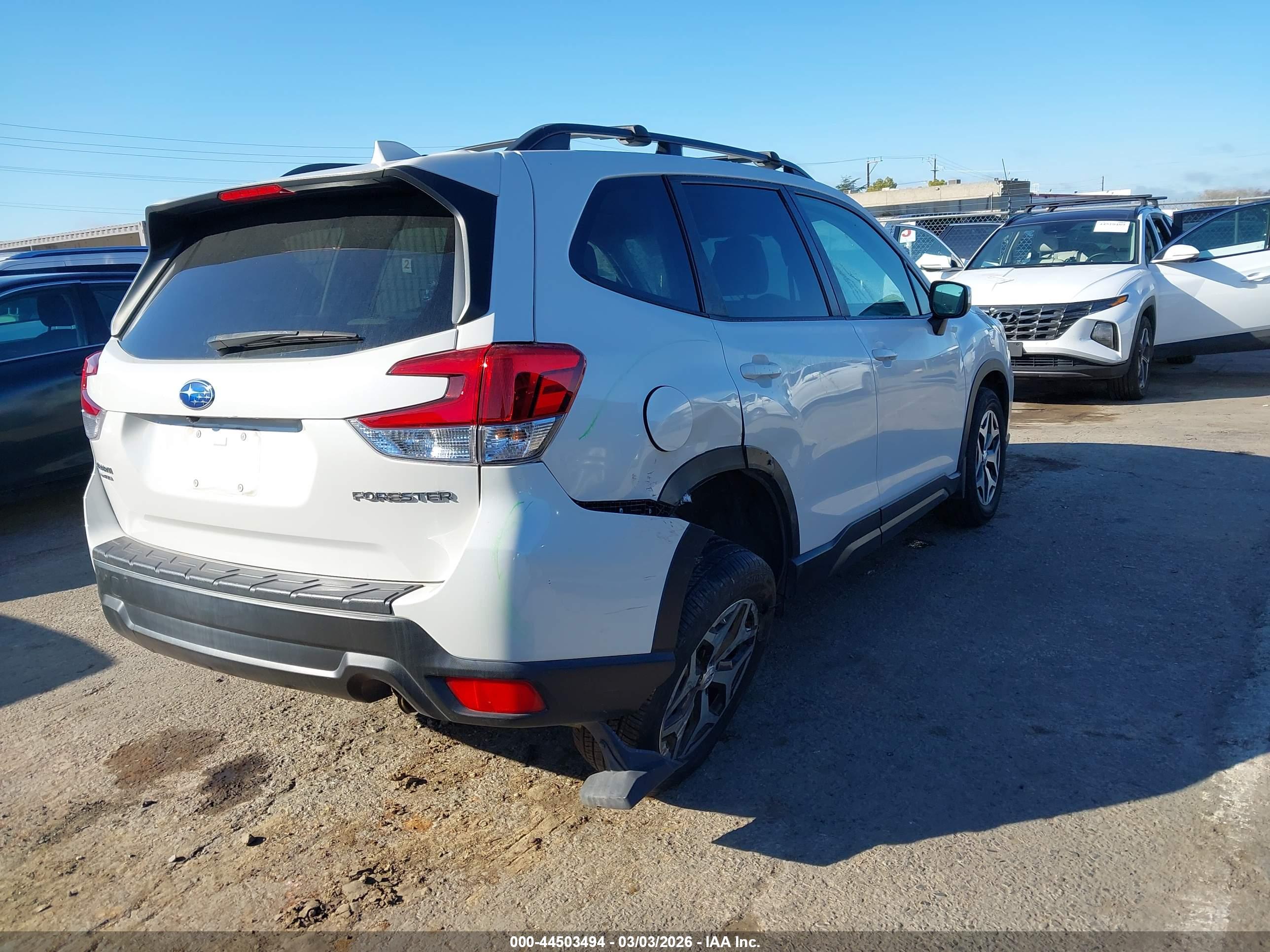 SUBARU FORESTER image 4