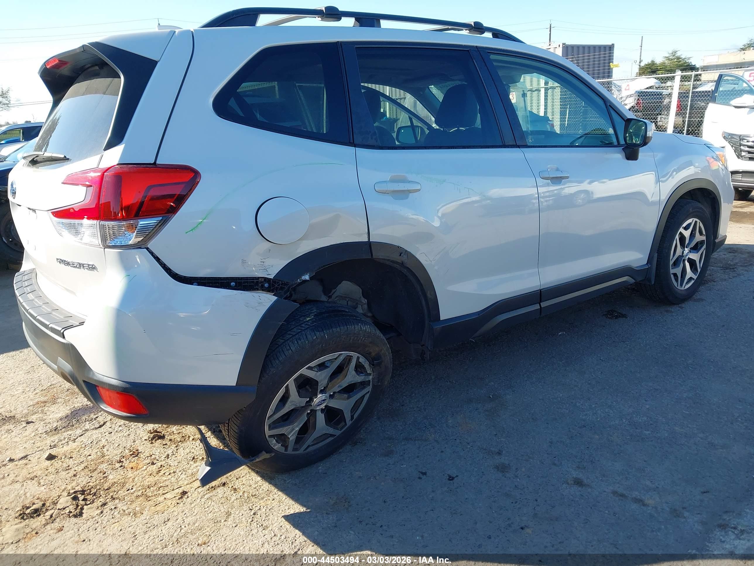 SUBARU FORESTER image 6