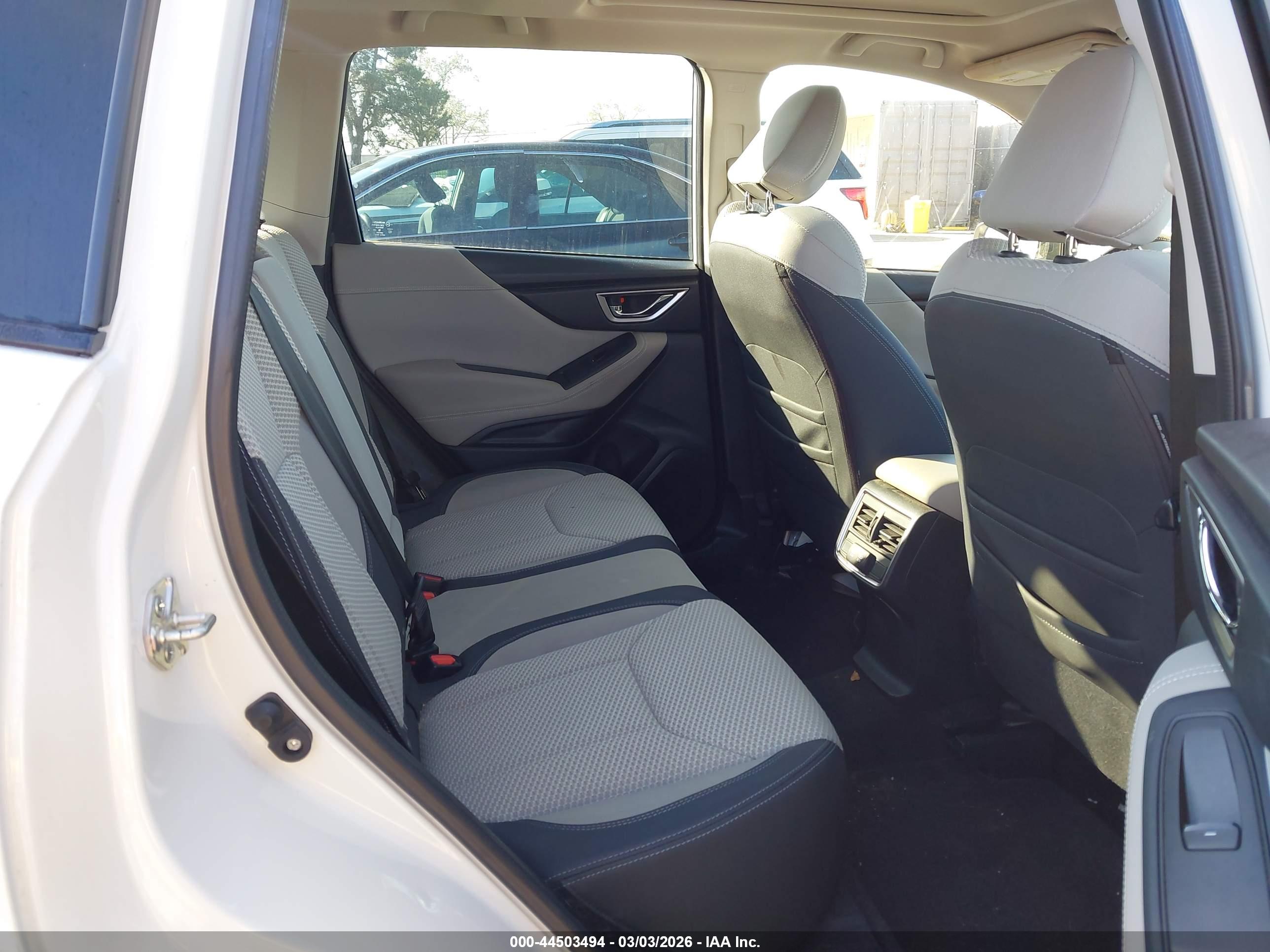 SUBARU FORESTER image 8
