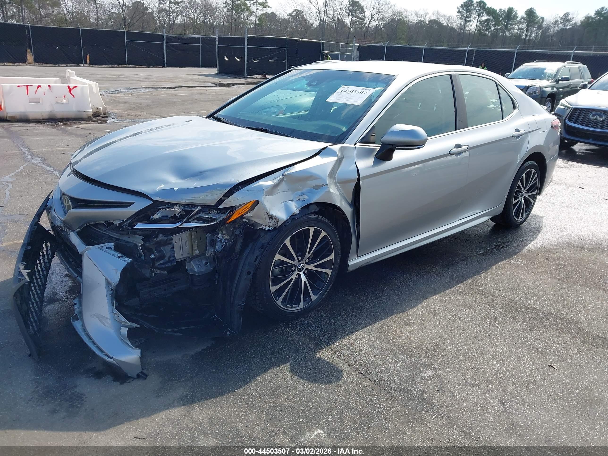 TOYOTA CAMRY image 2