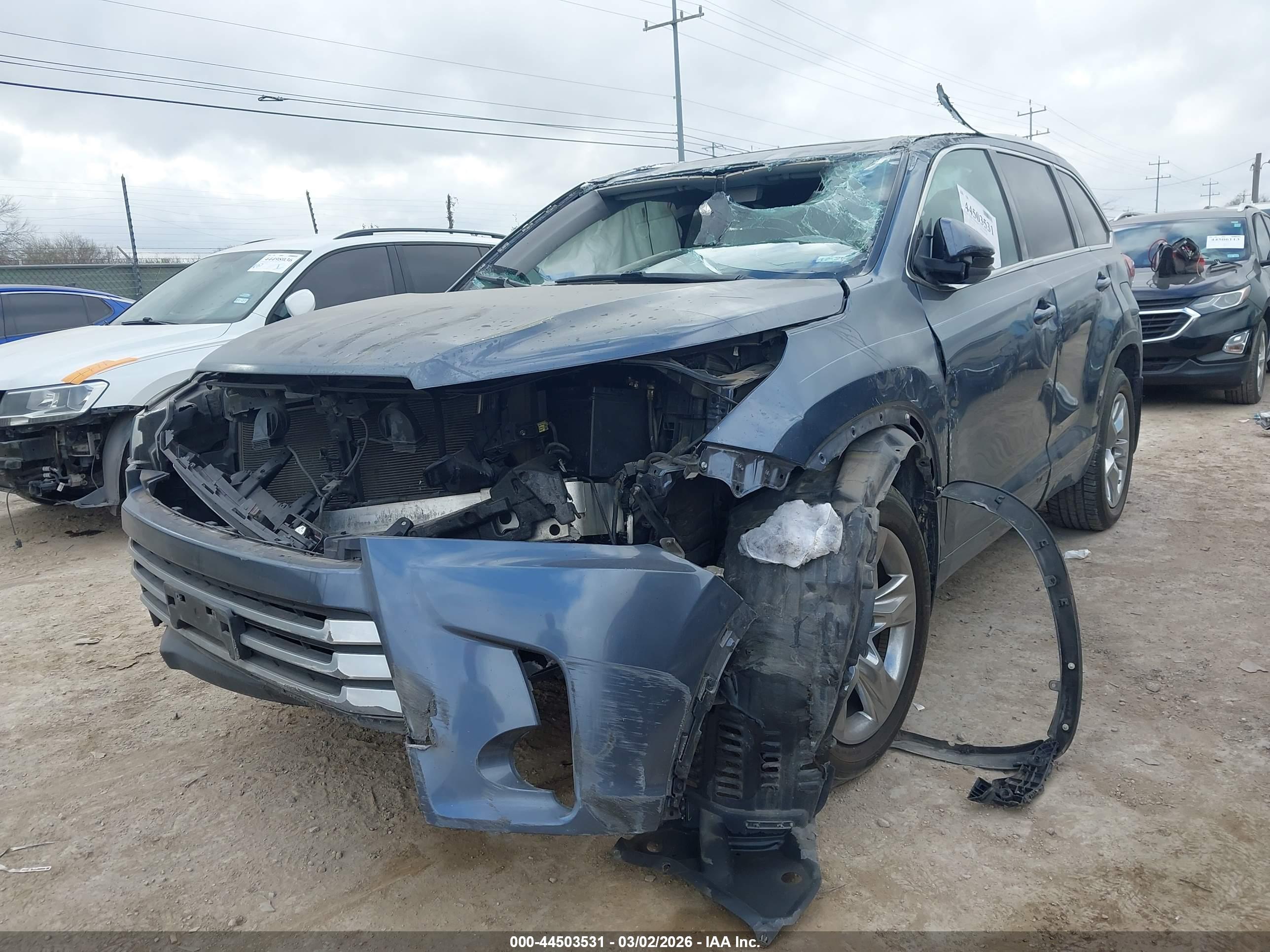 TOYOTA HIGHLANDER image 6