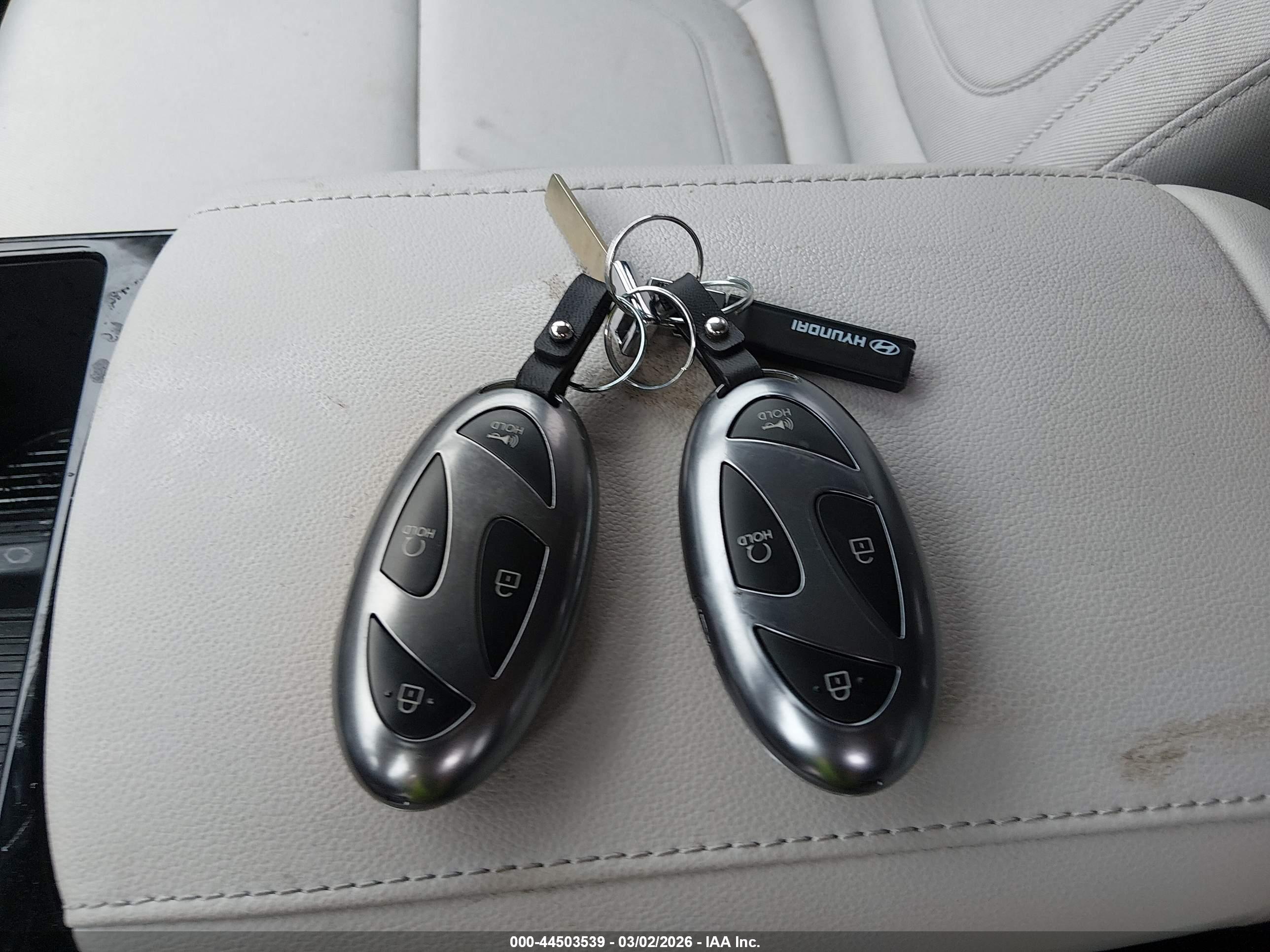 HYUNDAI TUCSON image 11