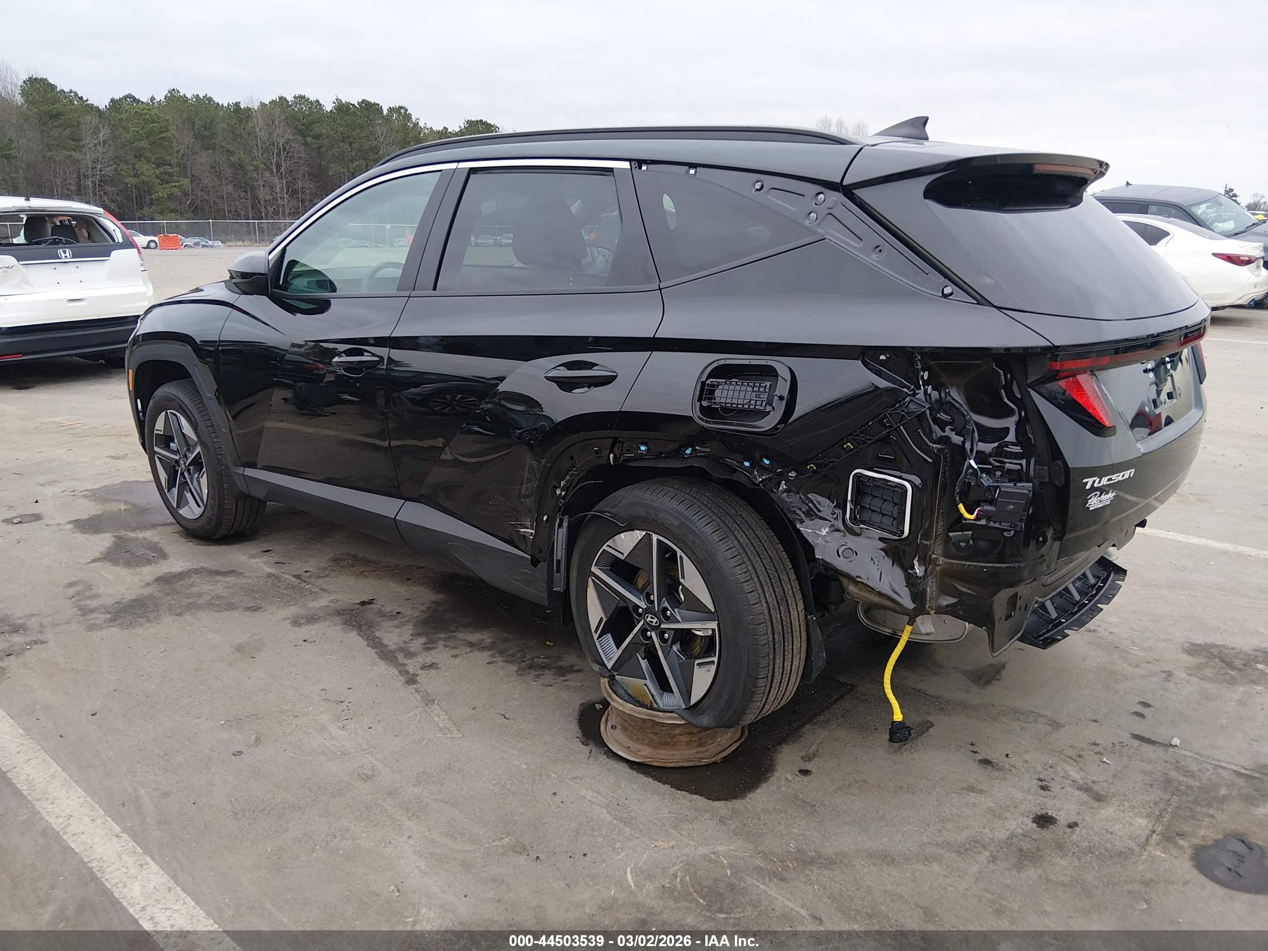 HYUNDAI TUCSON image 3