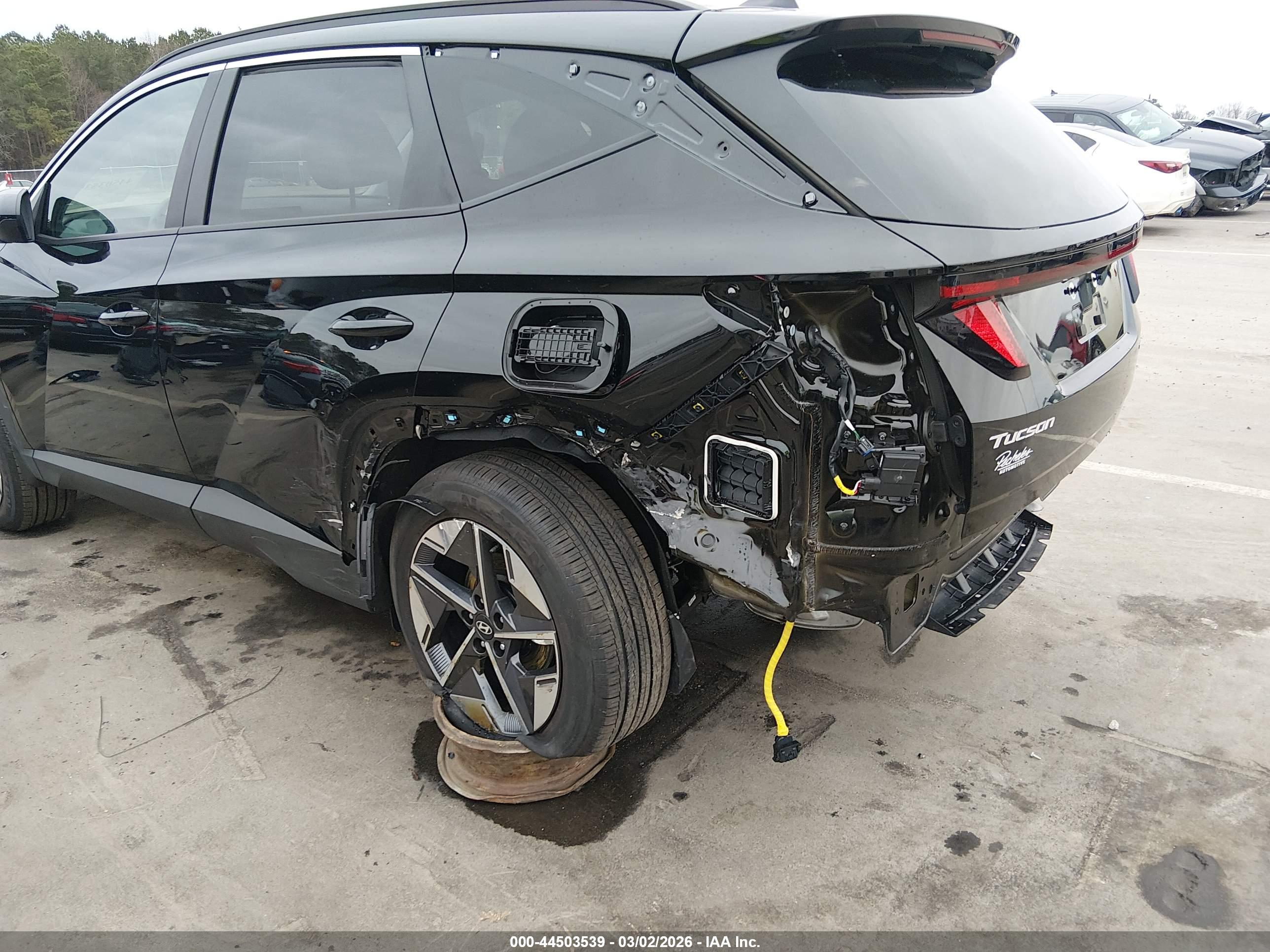 HYUNDAI TUCSON image 6