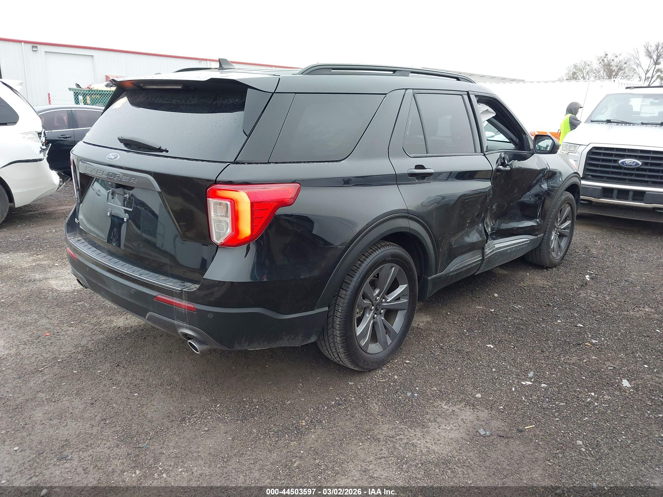 FORD EXPLORER image 4