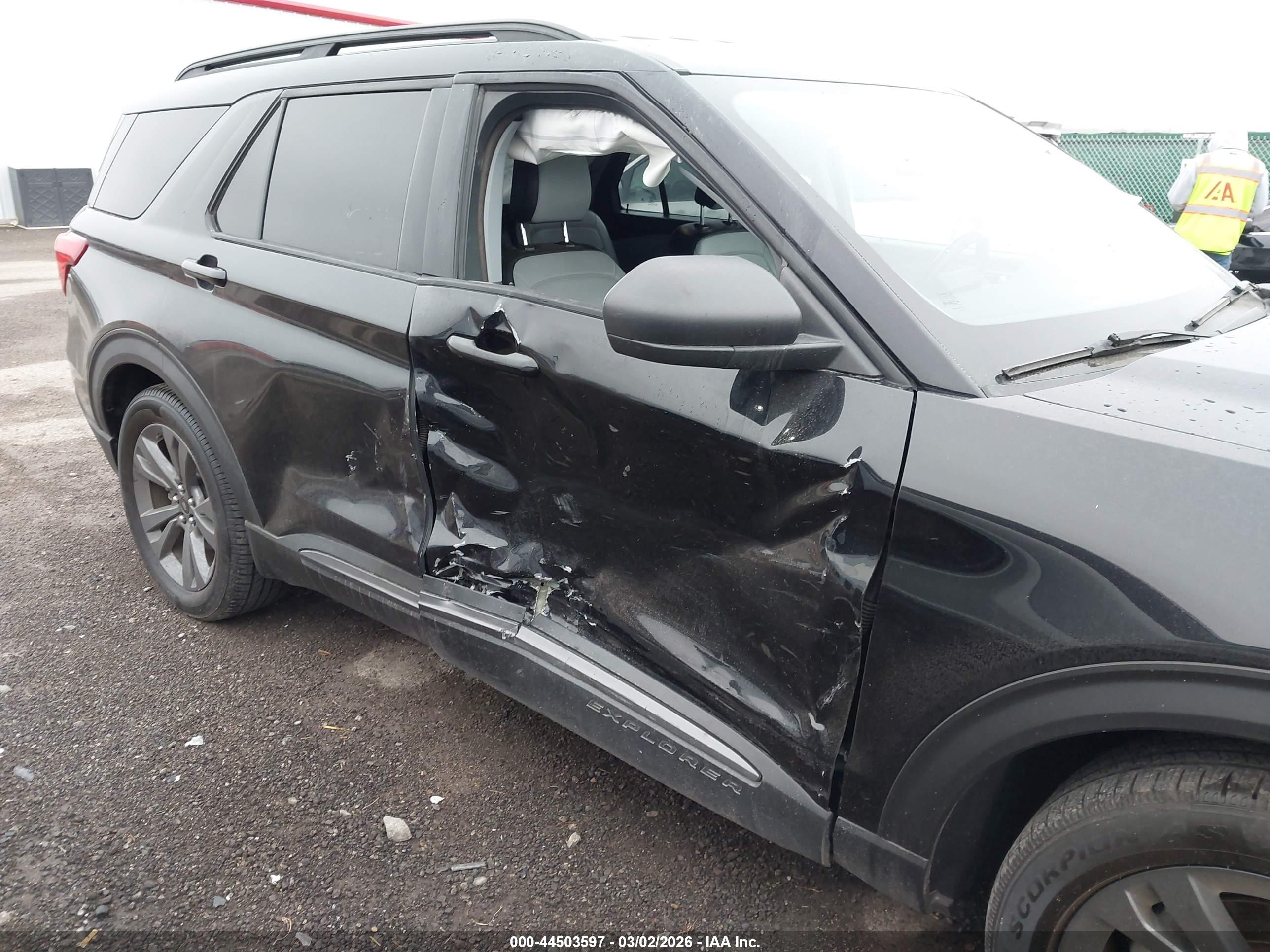 FORD EXPLORER image 6