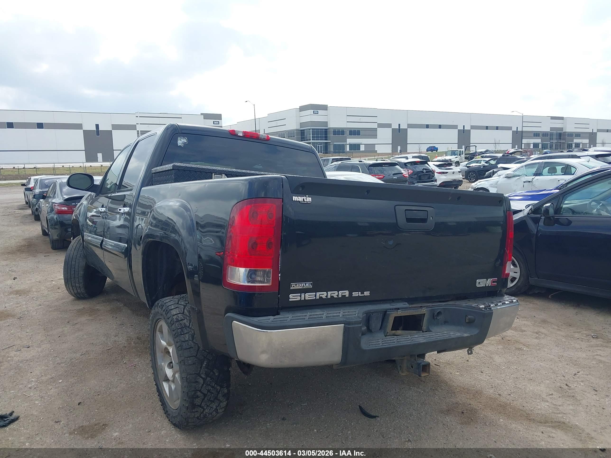 GMC SIERRA image 3