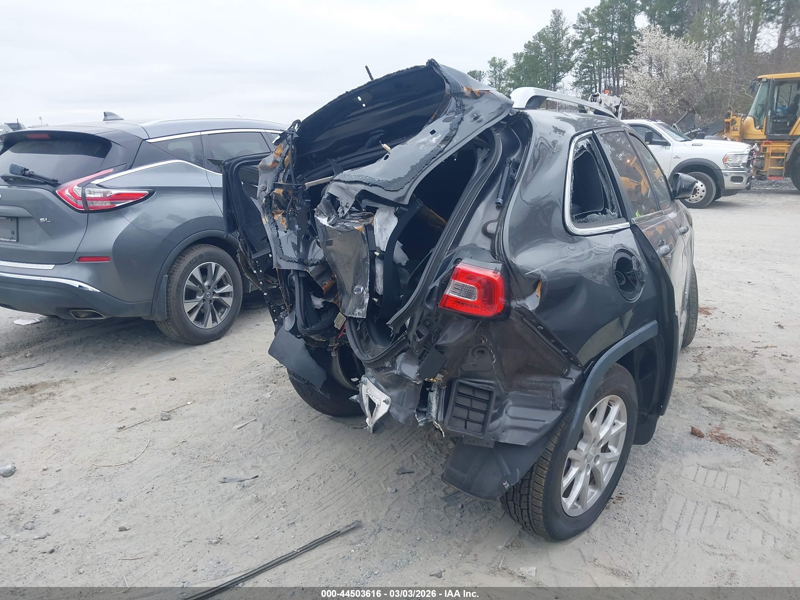JEEP CHEROKEE image 4