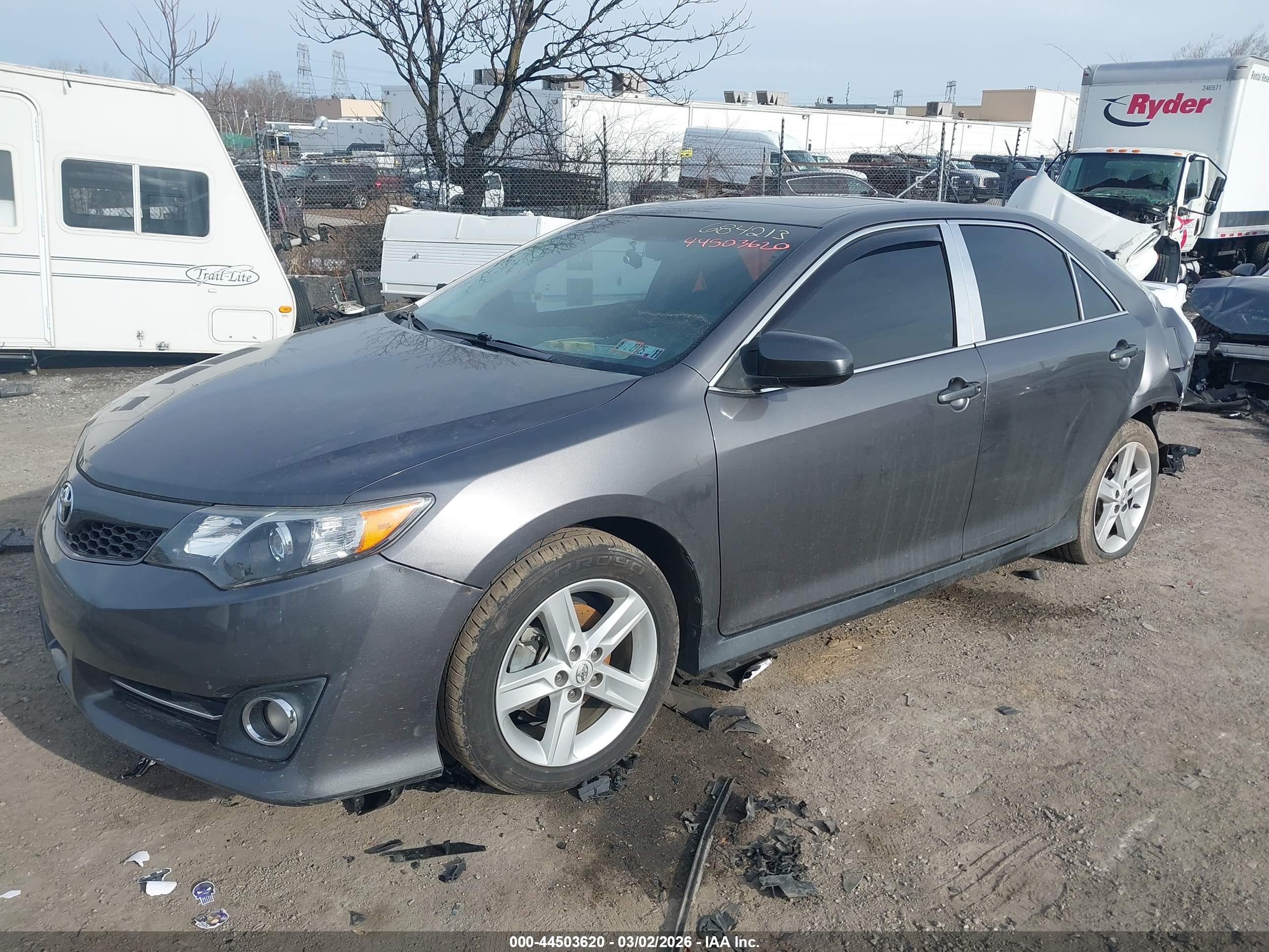 TOYOTA CAMRY image 2