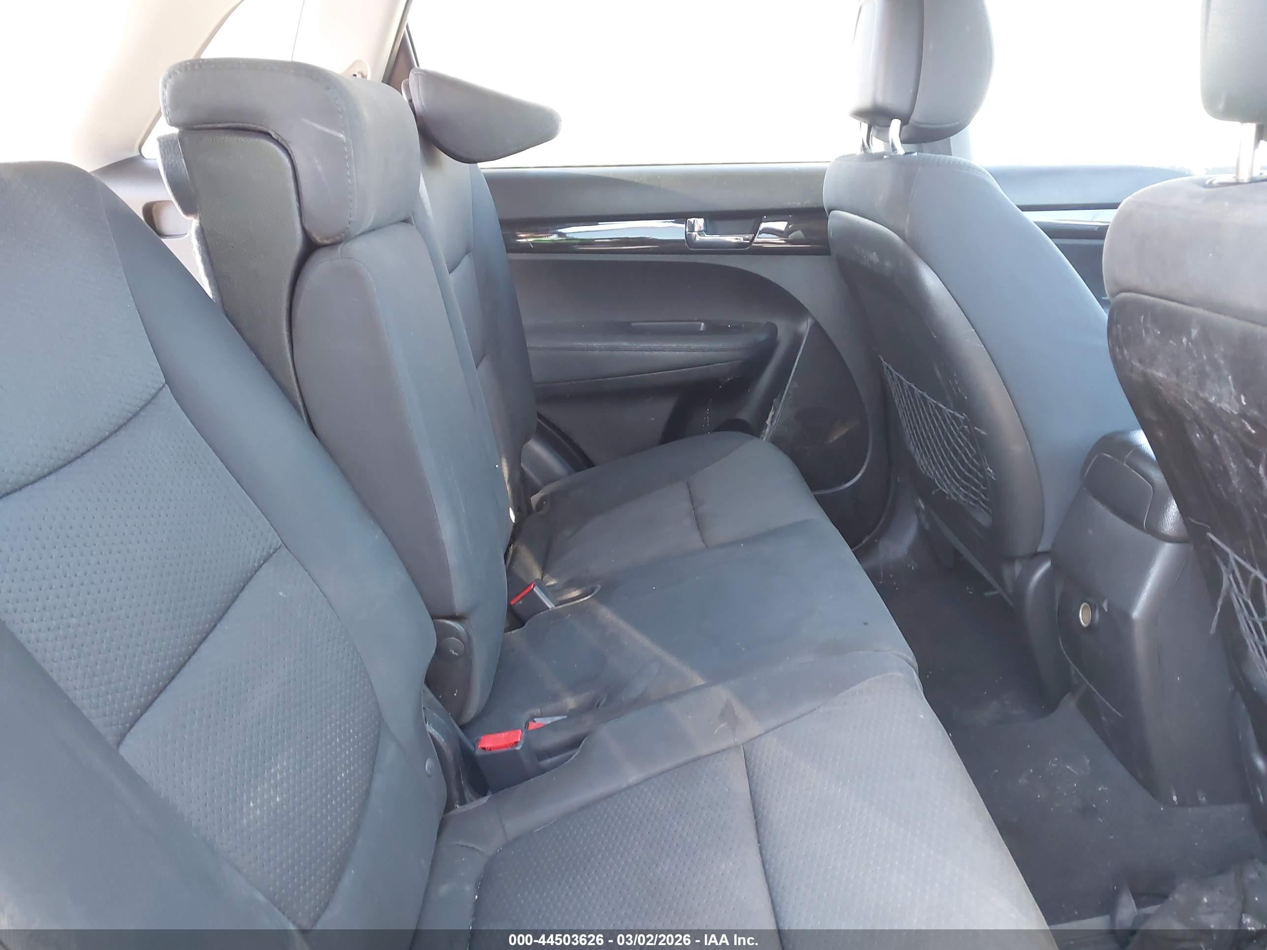 KIA SORENTO image 8