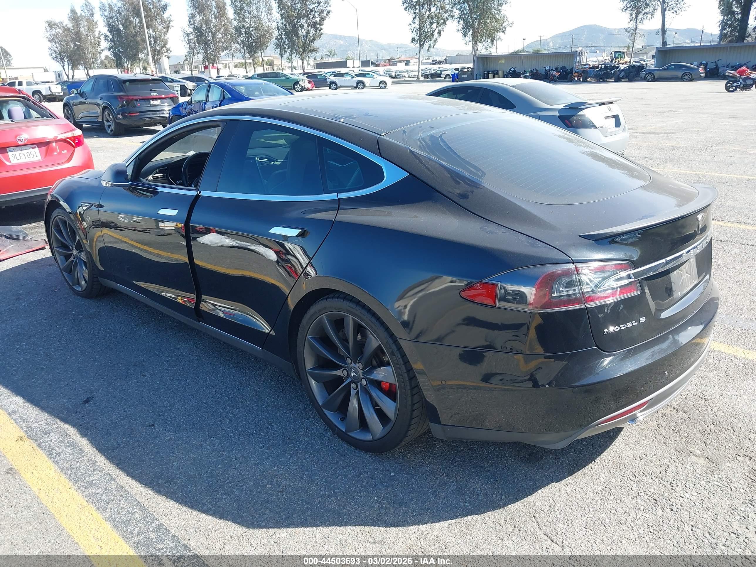 TESLA MODEL image 3