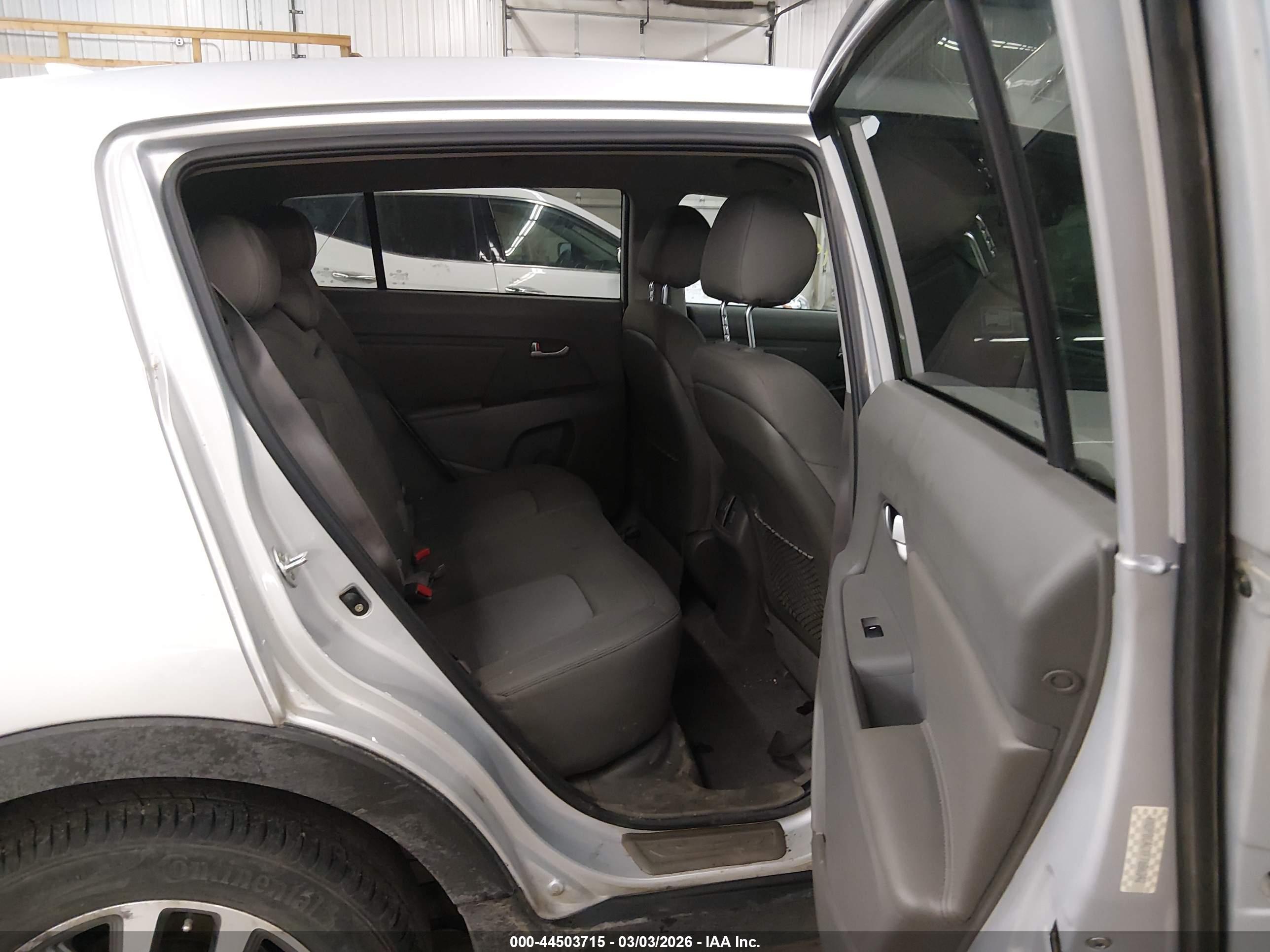 KIA SPORTAGE image 8