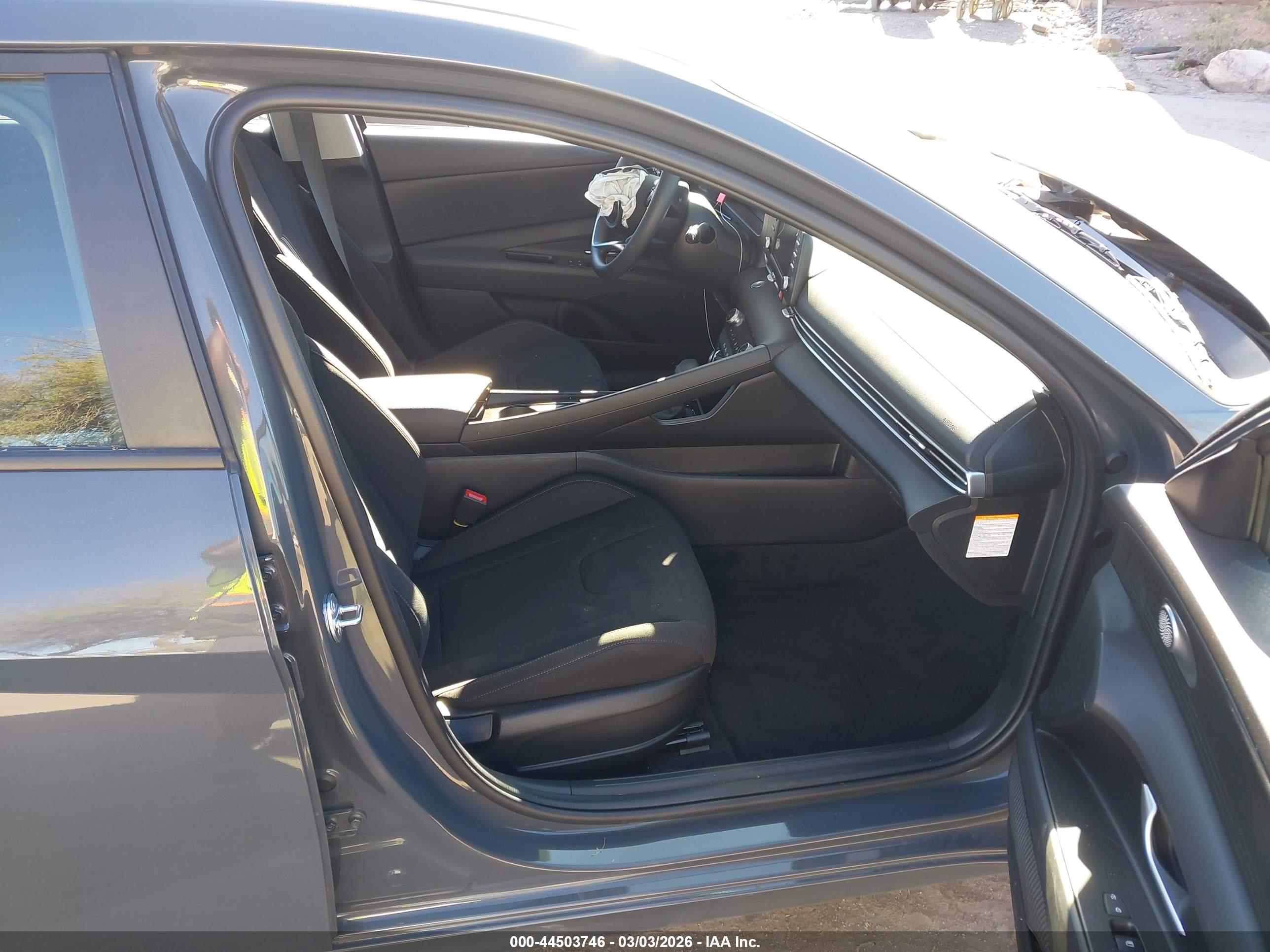 HYUNDAI ELANTRA image 5